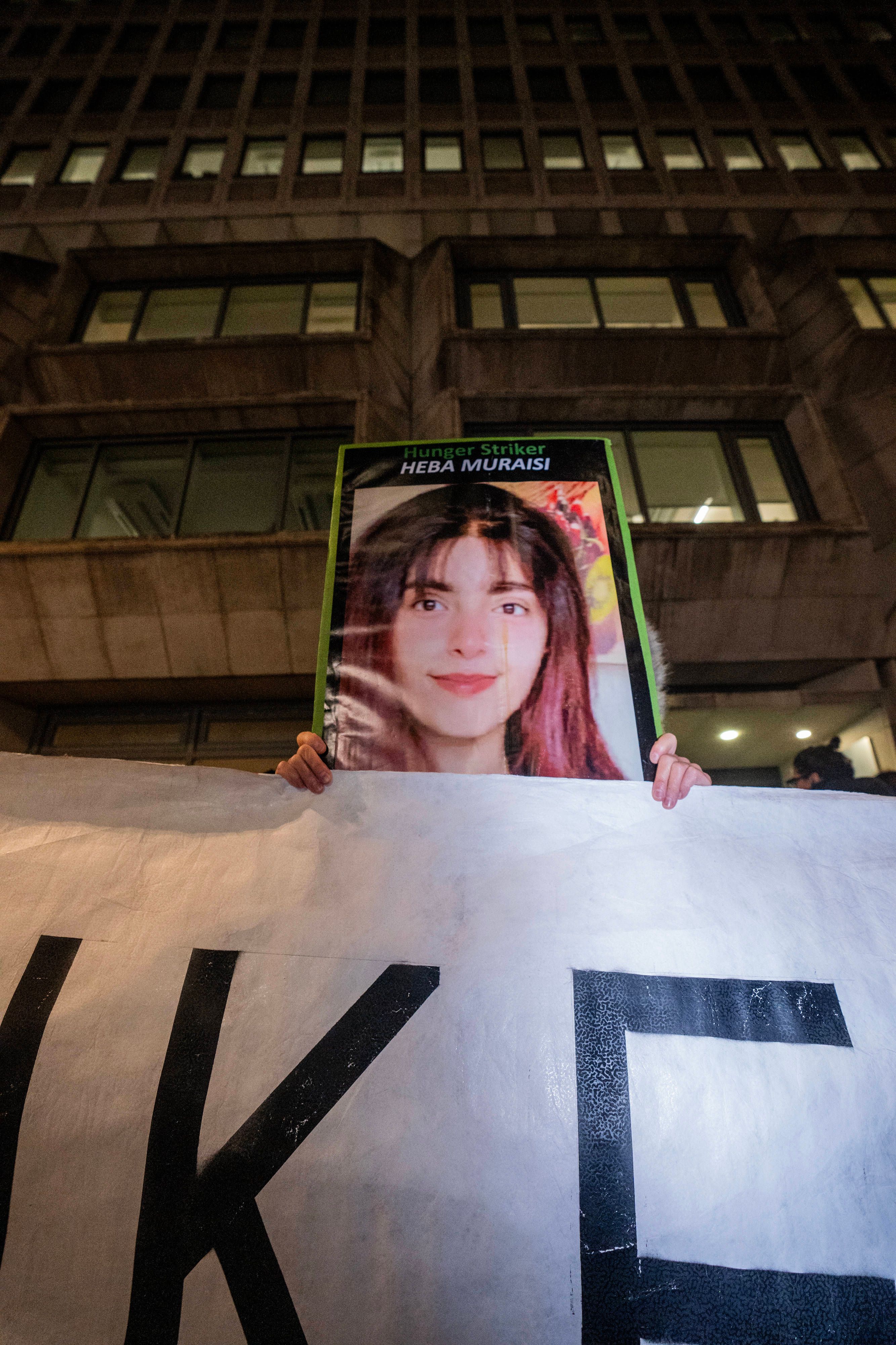 Heute.at - Aktivistin Heba (31) hat seit 57 Tagen nichts gegessen