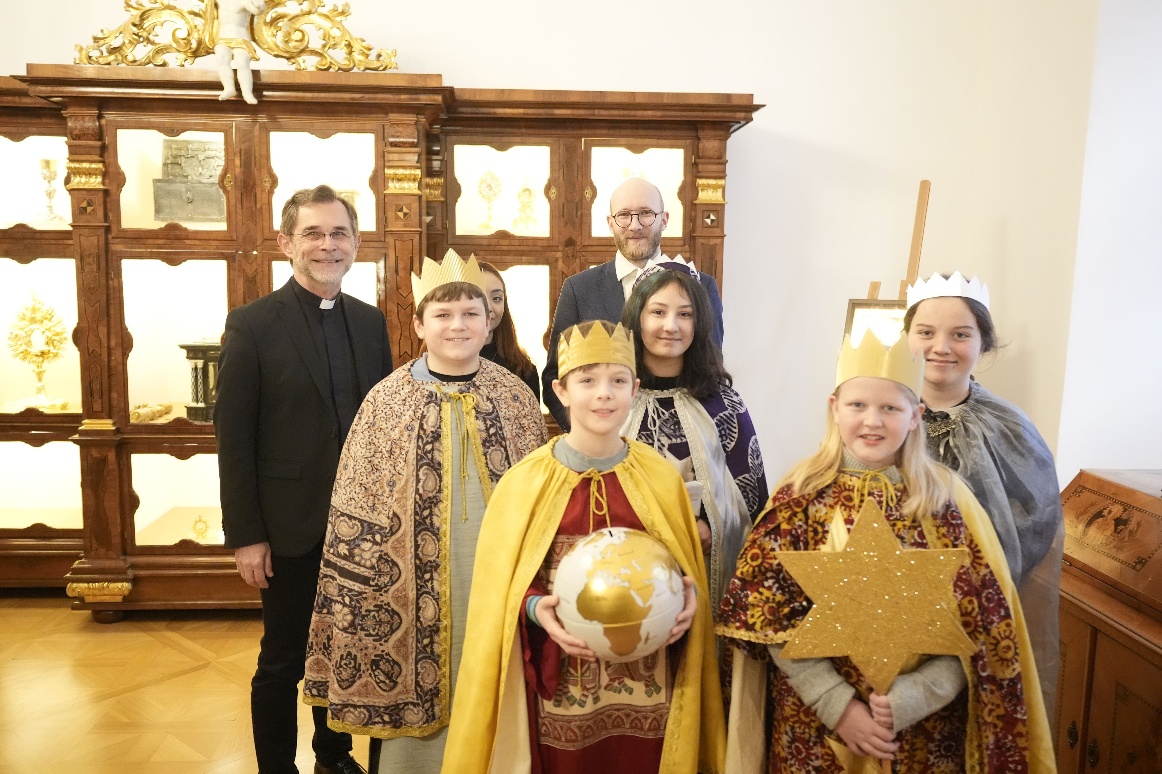Heute.at - Premiere für die Sternsinger bei Wiens neuem Erzbischof