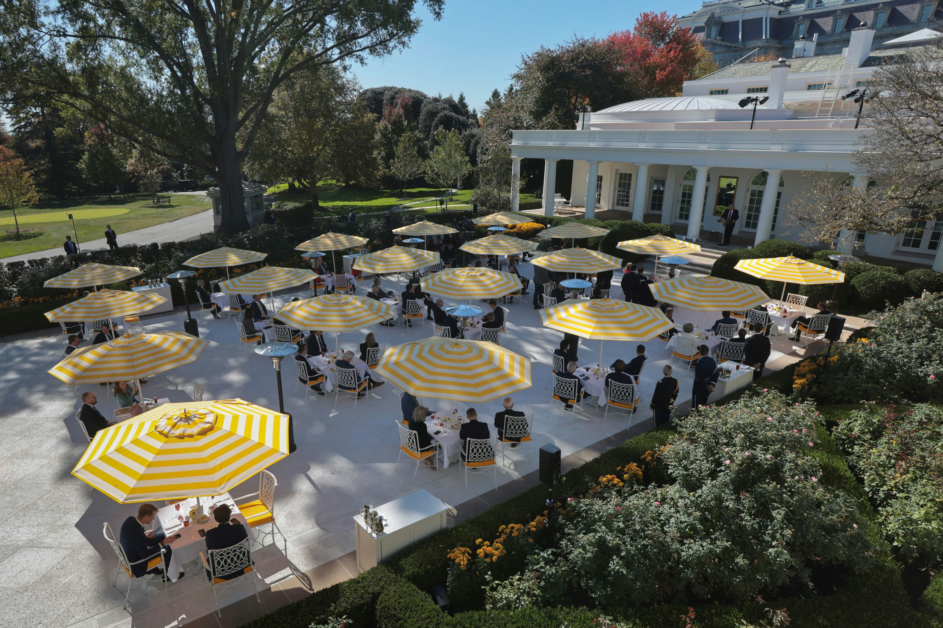 Der zugepflasterte Rosengarten: Nach Trumps "Verschönerungs-Aktion" sieht es hier jetzt aus wie in seinem Florida-Anwesen Mar-a-Lago