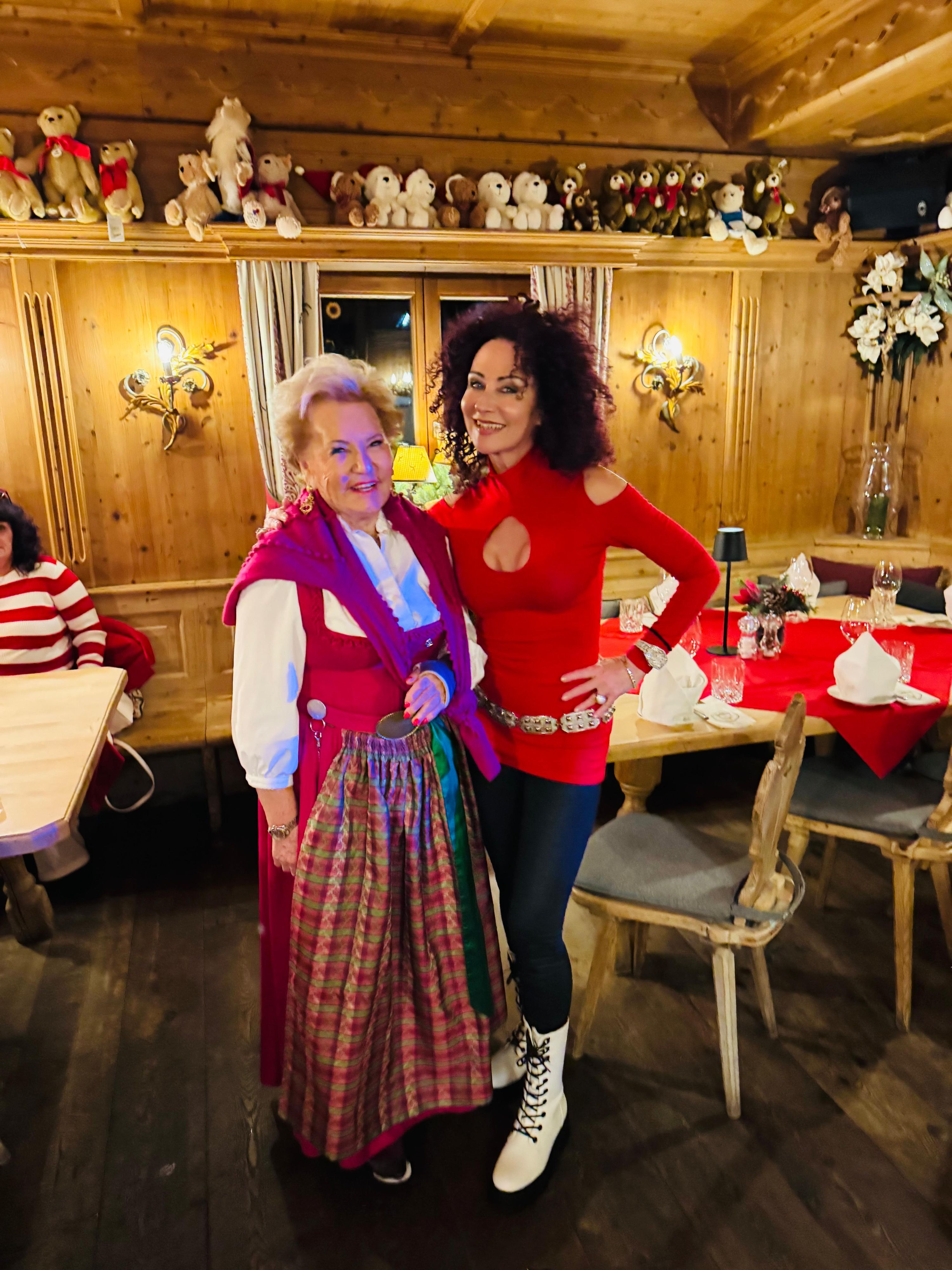 Heute.at - Mausi Lugner in Flirtlaune und nackte Tatsachen!