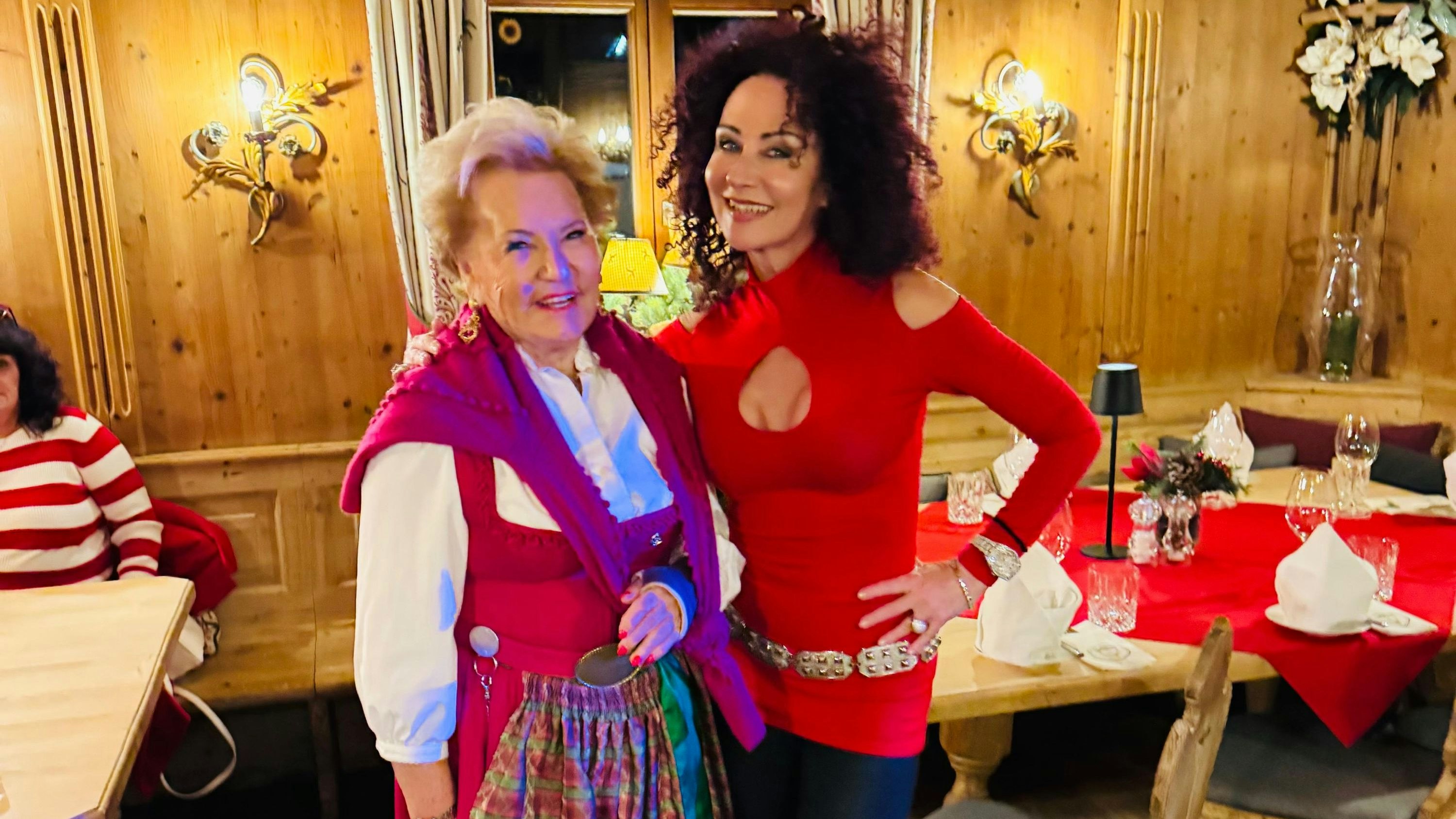 Heute.at - Mausi Lugner in Flirtlaune und nackte Tatsachen!