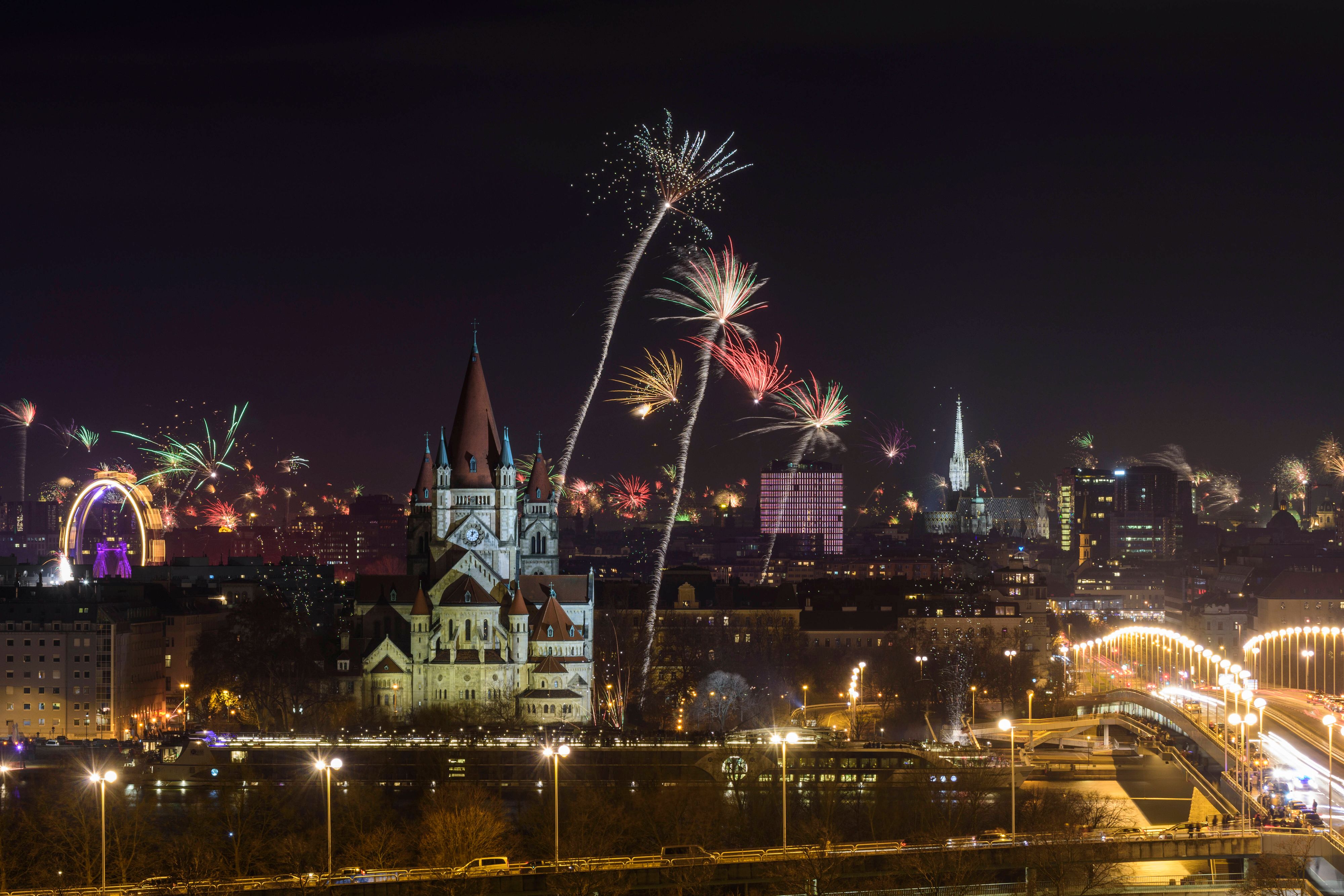 Silvester ist nicht immer nur ein Grund zum Feiern, oft kommt es auch zu Unfällen. (Symbolbild)