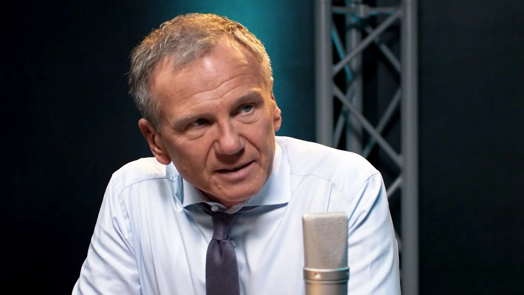 Armin Wolf ist auch das Audio-Geschäft nicht fremd, hier bei Aufnahmen für "Der Professor und der Wolf".
