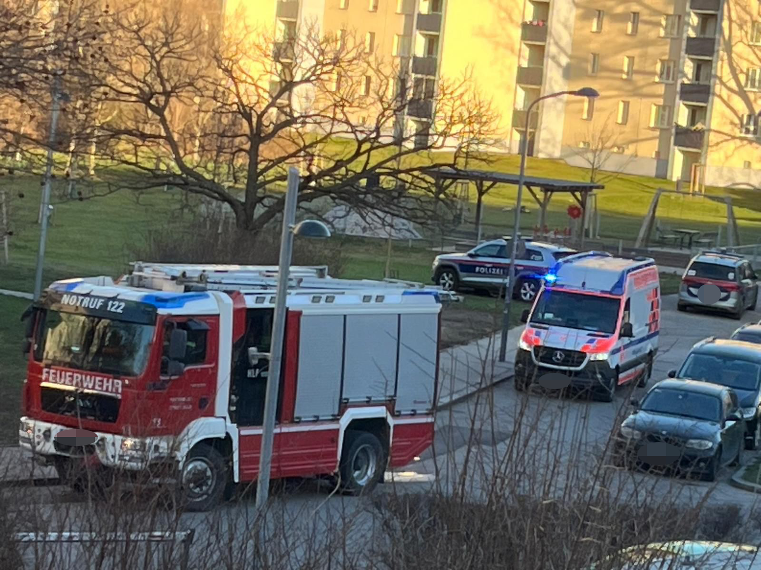 Heute.at - Großeinsatz! Wiener unerreichbar, Polizei tritt Tür ein