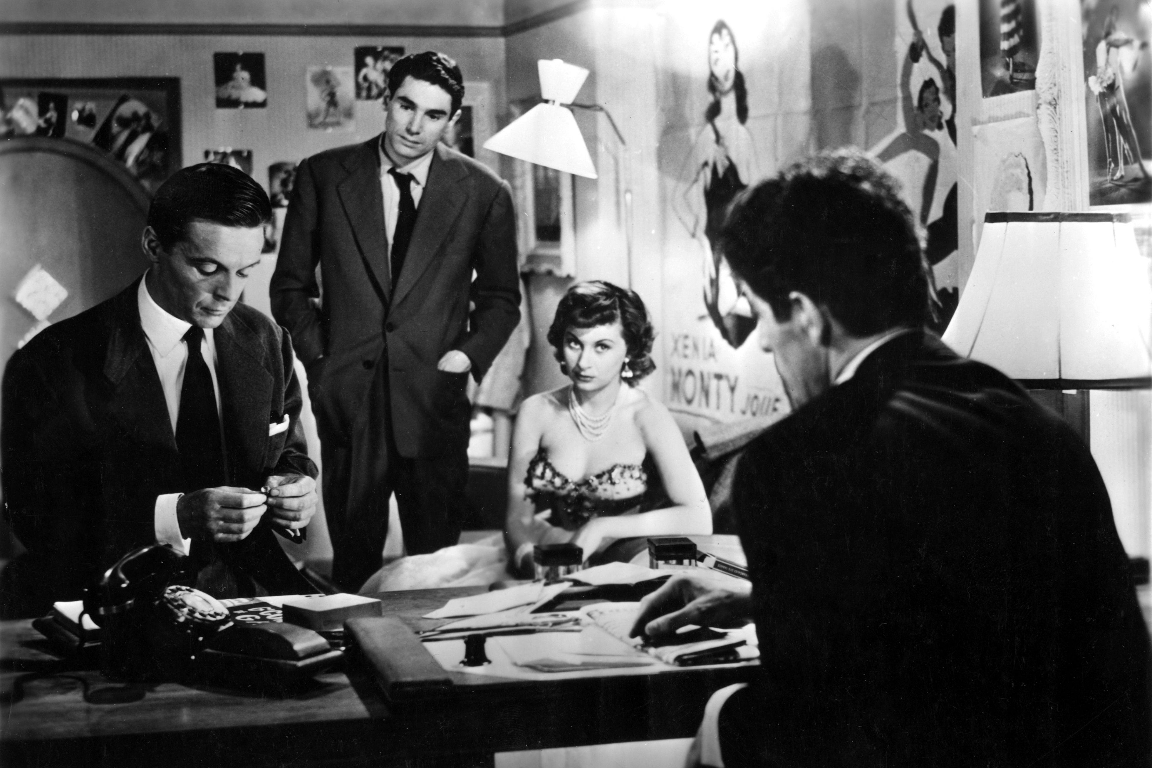 Im Filmklassiker "Rififi" aus dem Jahr 1955 bohrt sich eine Bande einen Zugang in ein Juweliergeschäft – seither gelten alle Einbrüche, die auf diese Art verübt werden, als "Rififi-Coups"