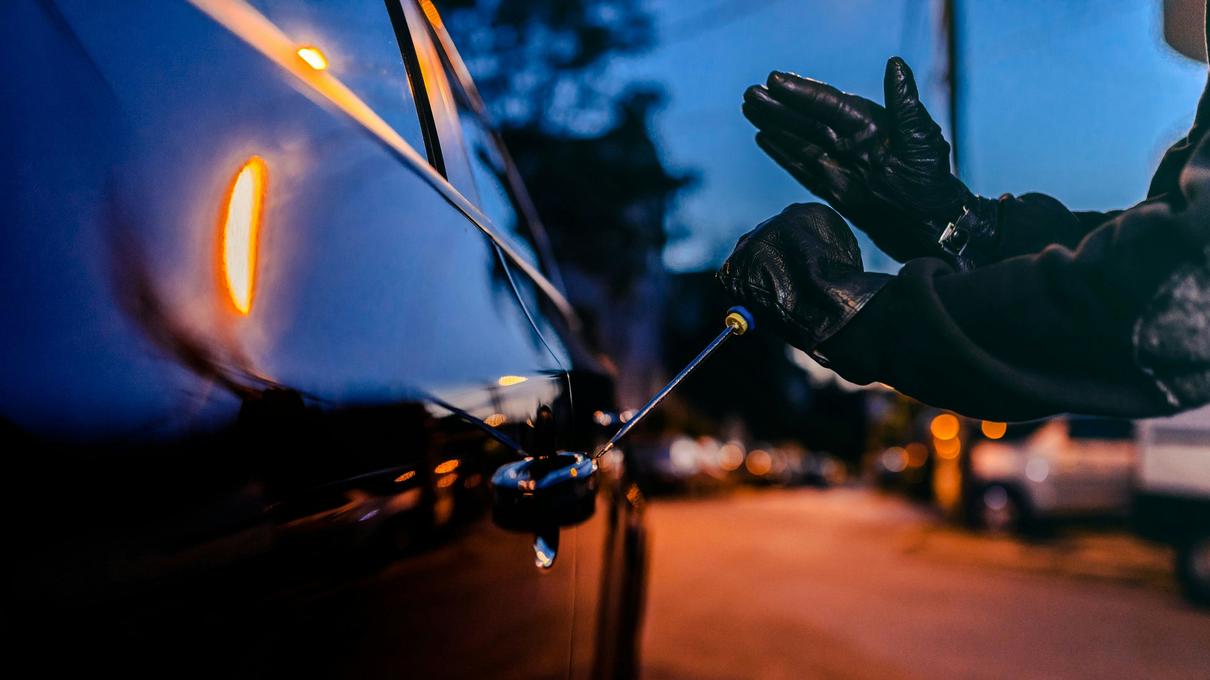 Heute.at - Teenager-Bande knackt Autos – drei Festnahmen