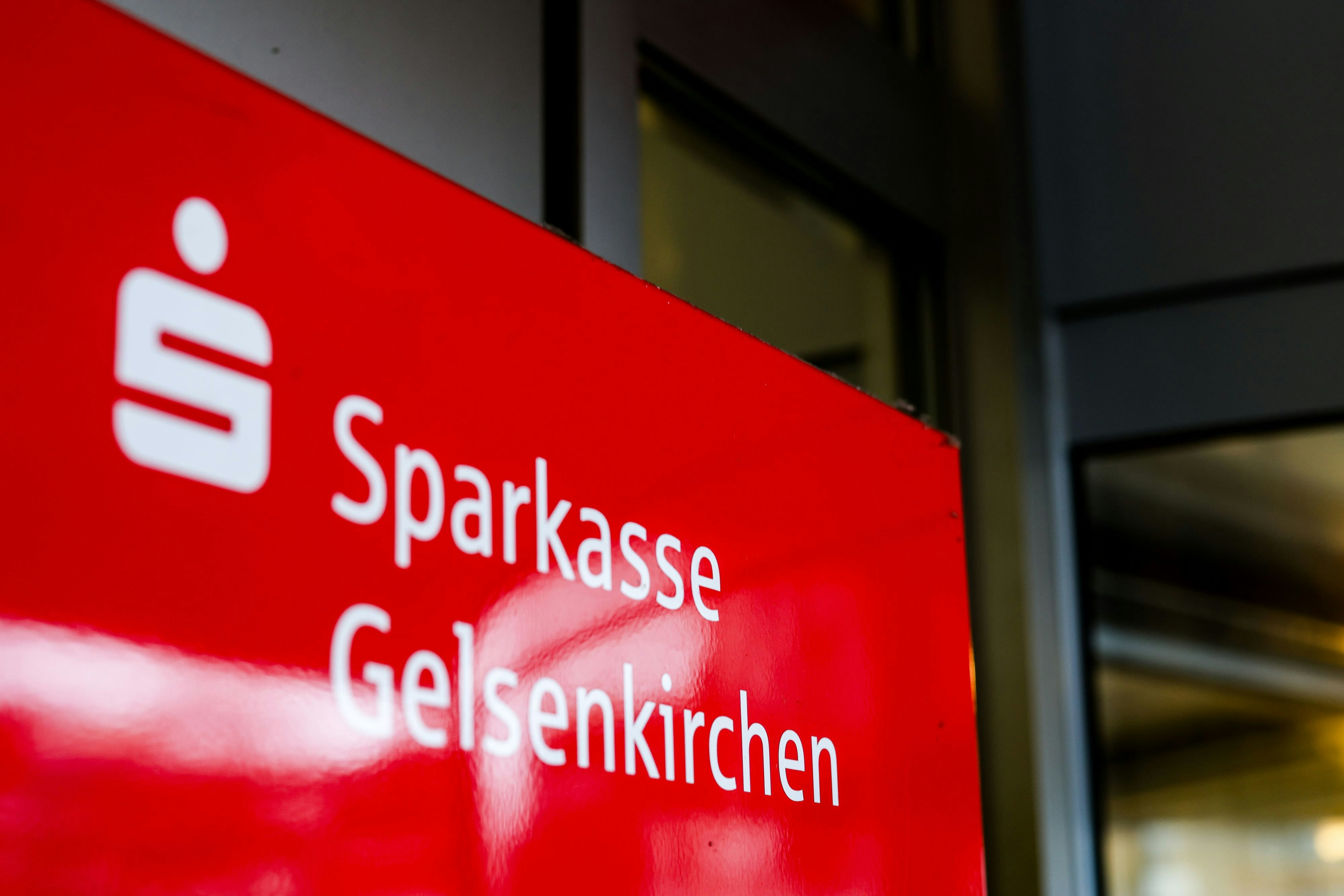 Die Bank war zwischen dem 24. und dem 28.Dezember geschlossen, wie lange die Täter in der Bank beschäftigt waren, ist noch Gegenstand der Ermittlungen