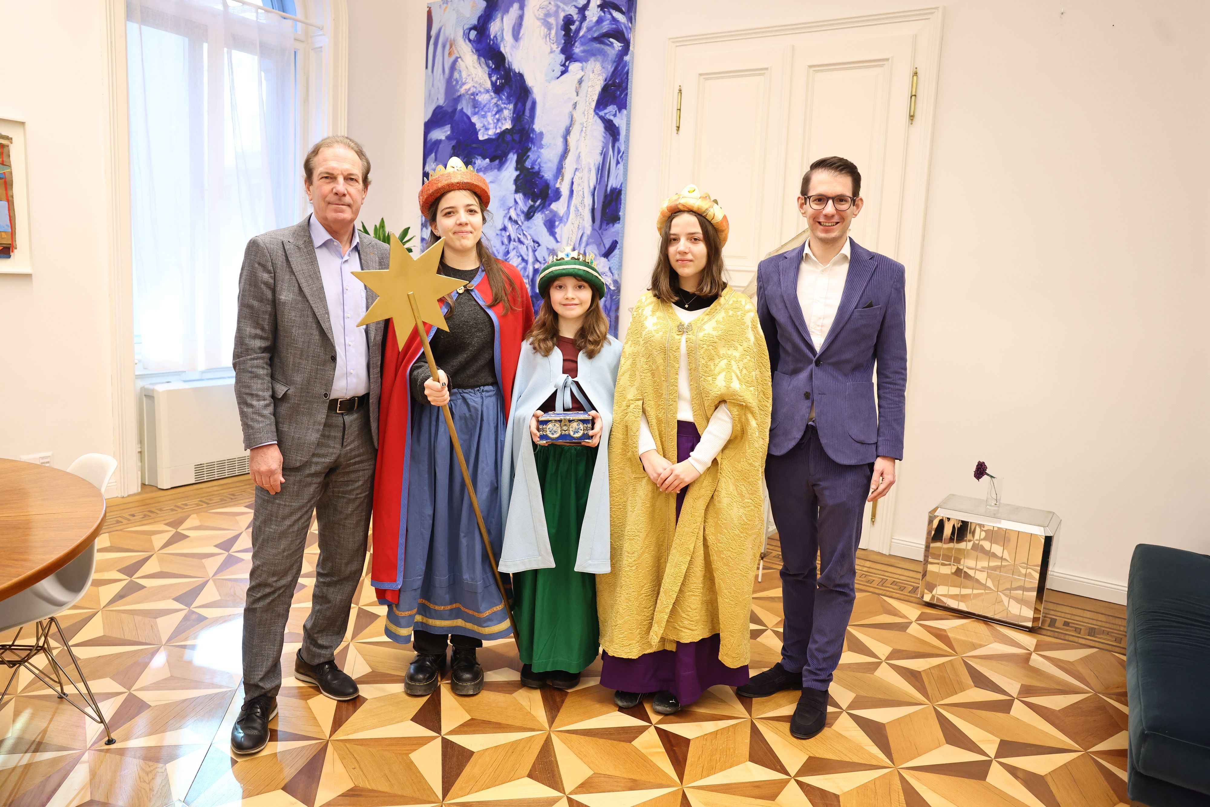 Heute.at - Drei Heilige Königinnen besuchten Heute