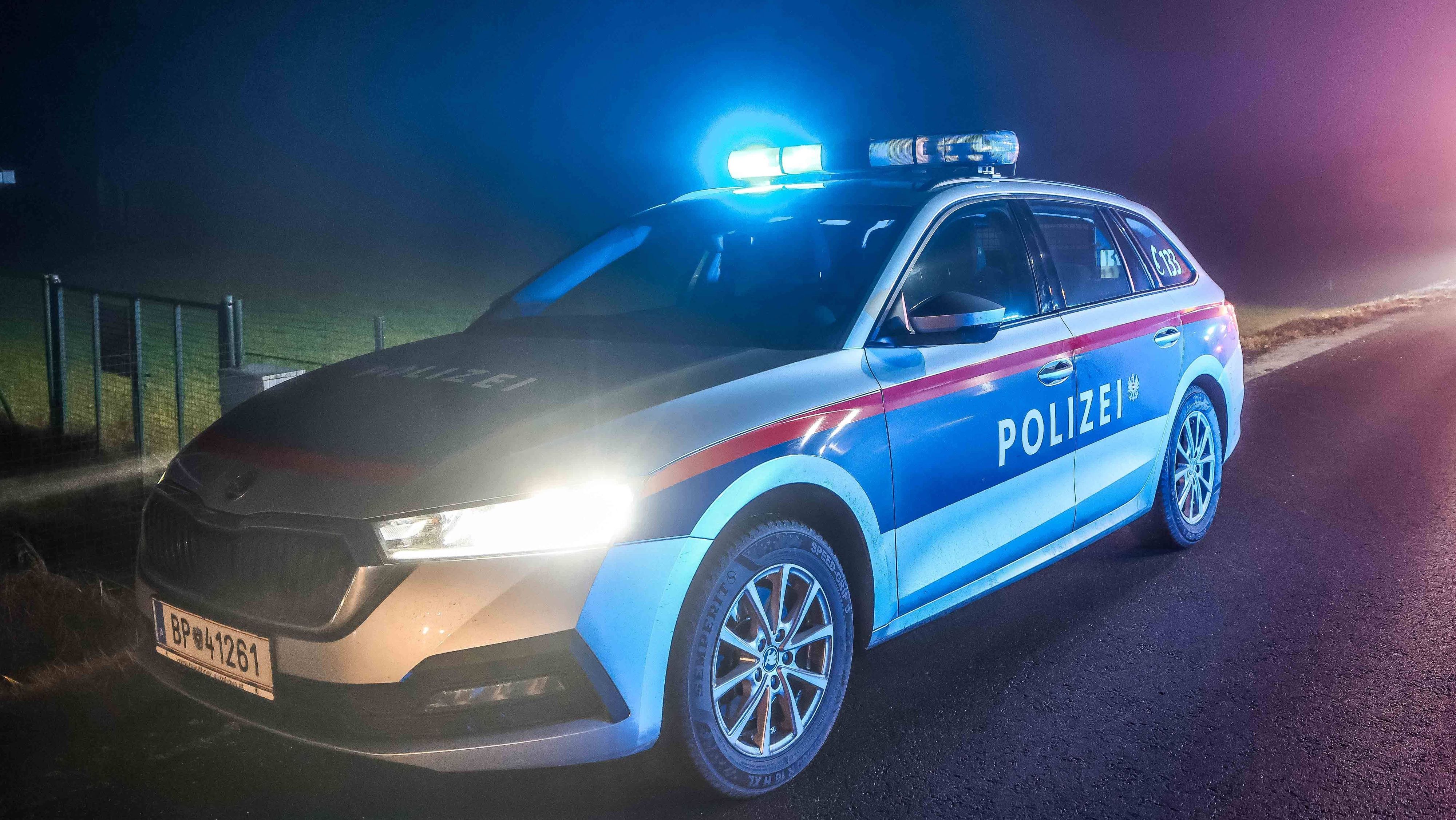 Heute.at - Ohne Blinken, getuntes Auto: Lenker raste Polizei davon