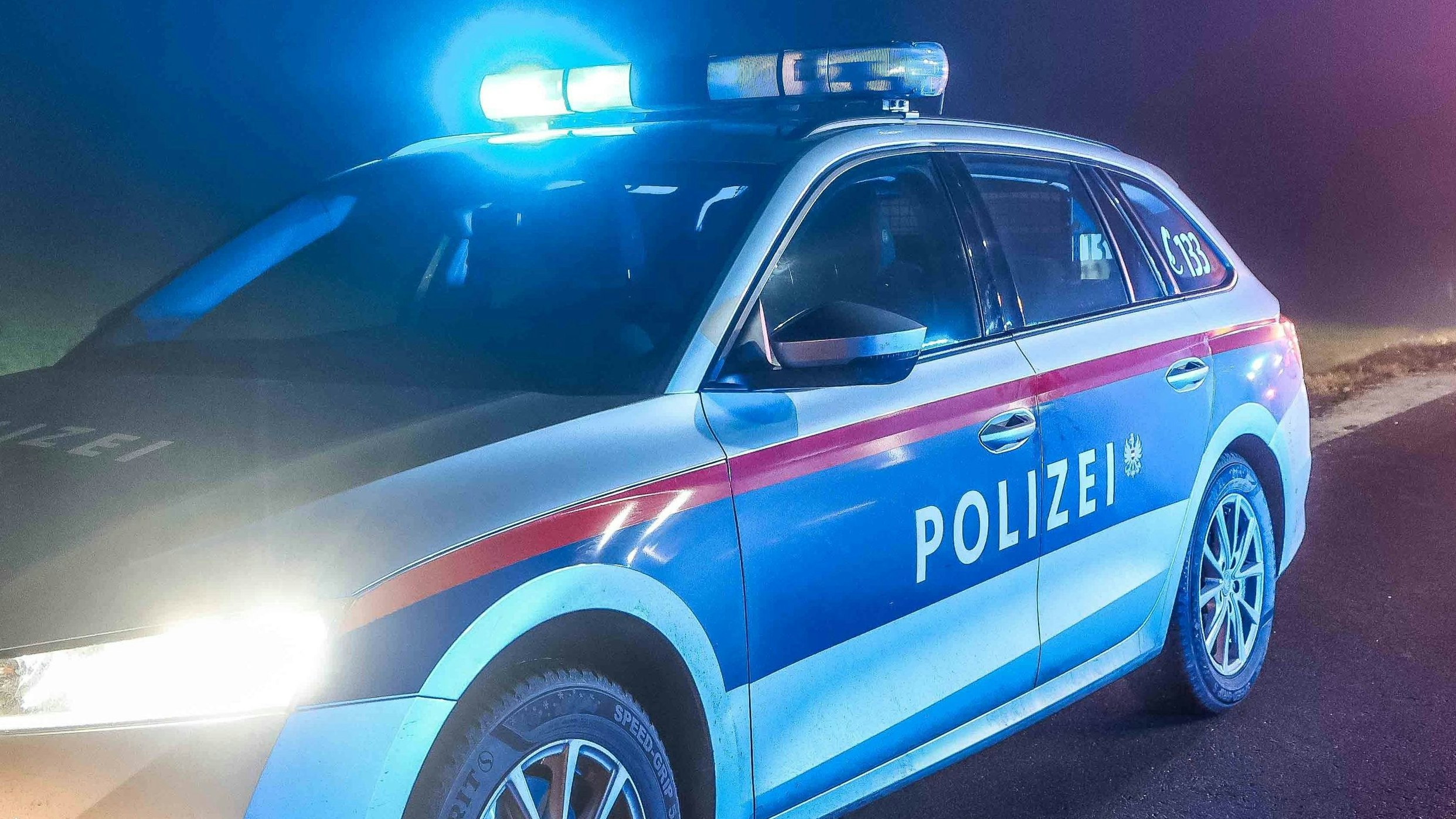 Heute.at - Ohne Blinken, getuntes Auto: Lenker raste Polizei davon