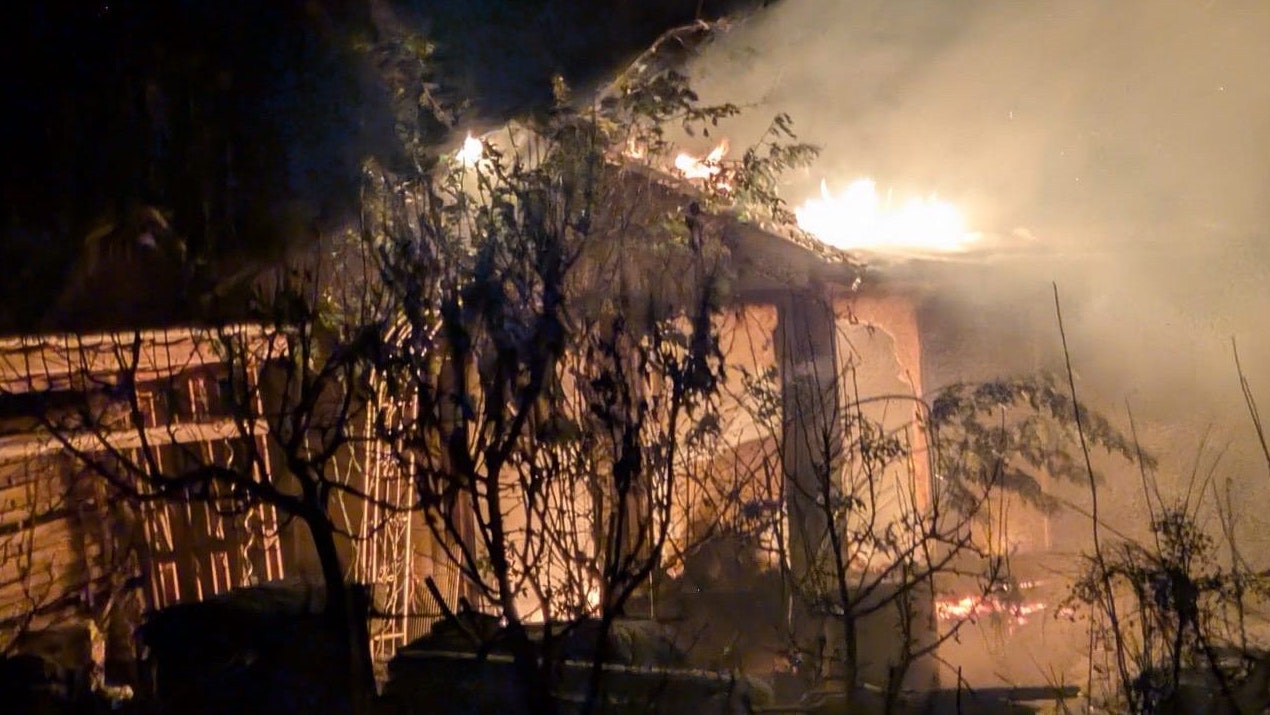 Heute.at - Gartenhütte brennt – Anrainer wird zum Helden