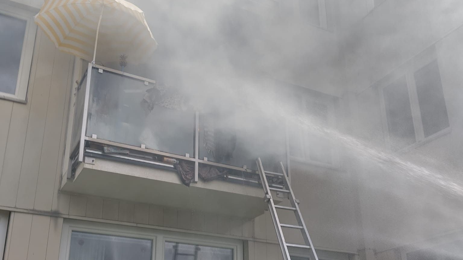 Heute.at - Feuerteufel riss Floriani Sauerstoff-Schlauch herunter