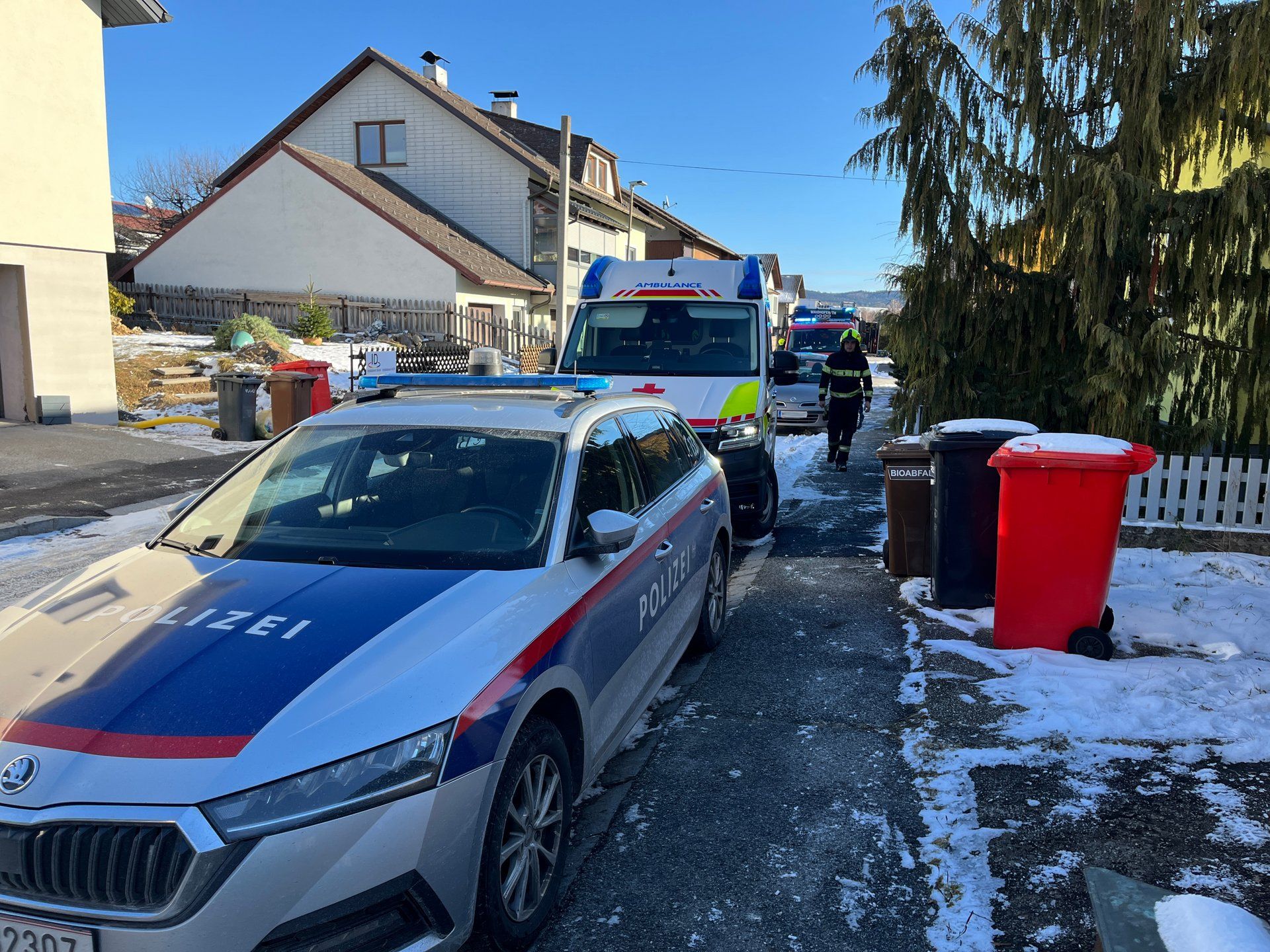 Heute.at - Unfall vermutet – Feuerwehr, Rettung, Polizei rücken an