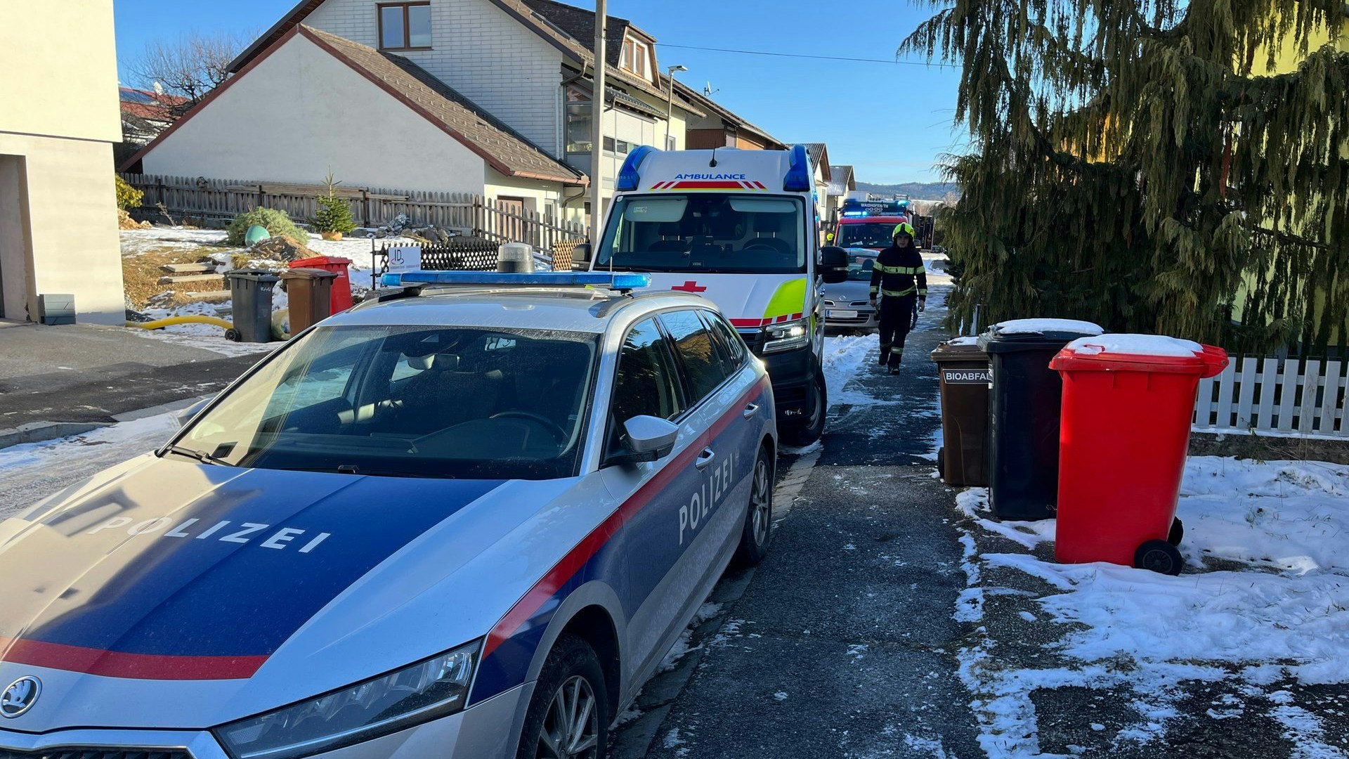 Heute.at - Unfall vermutet – Feuerwehr, Rettung, Polizei rücken an