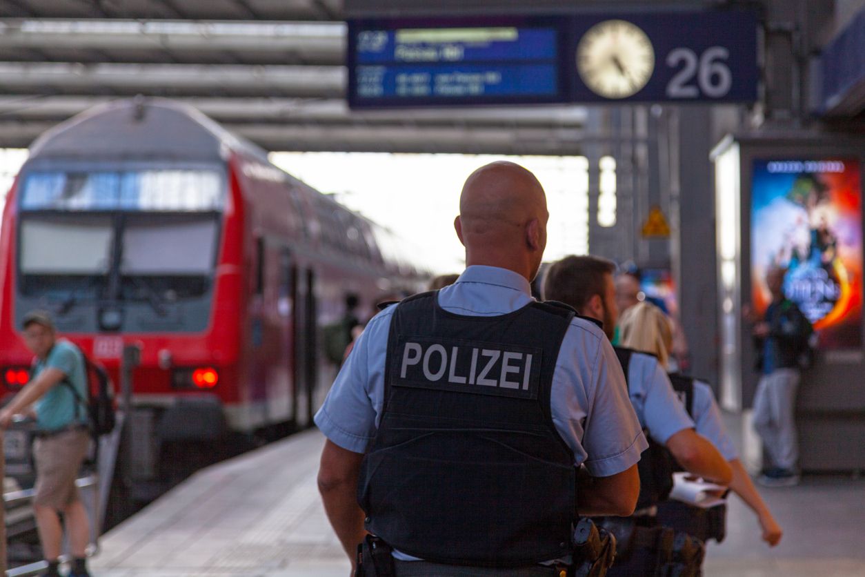 Heute.at - Im Zug nach Wien – Gesuchter Gewalttäter gestoppt
