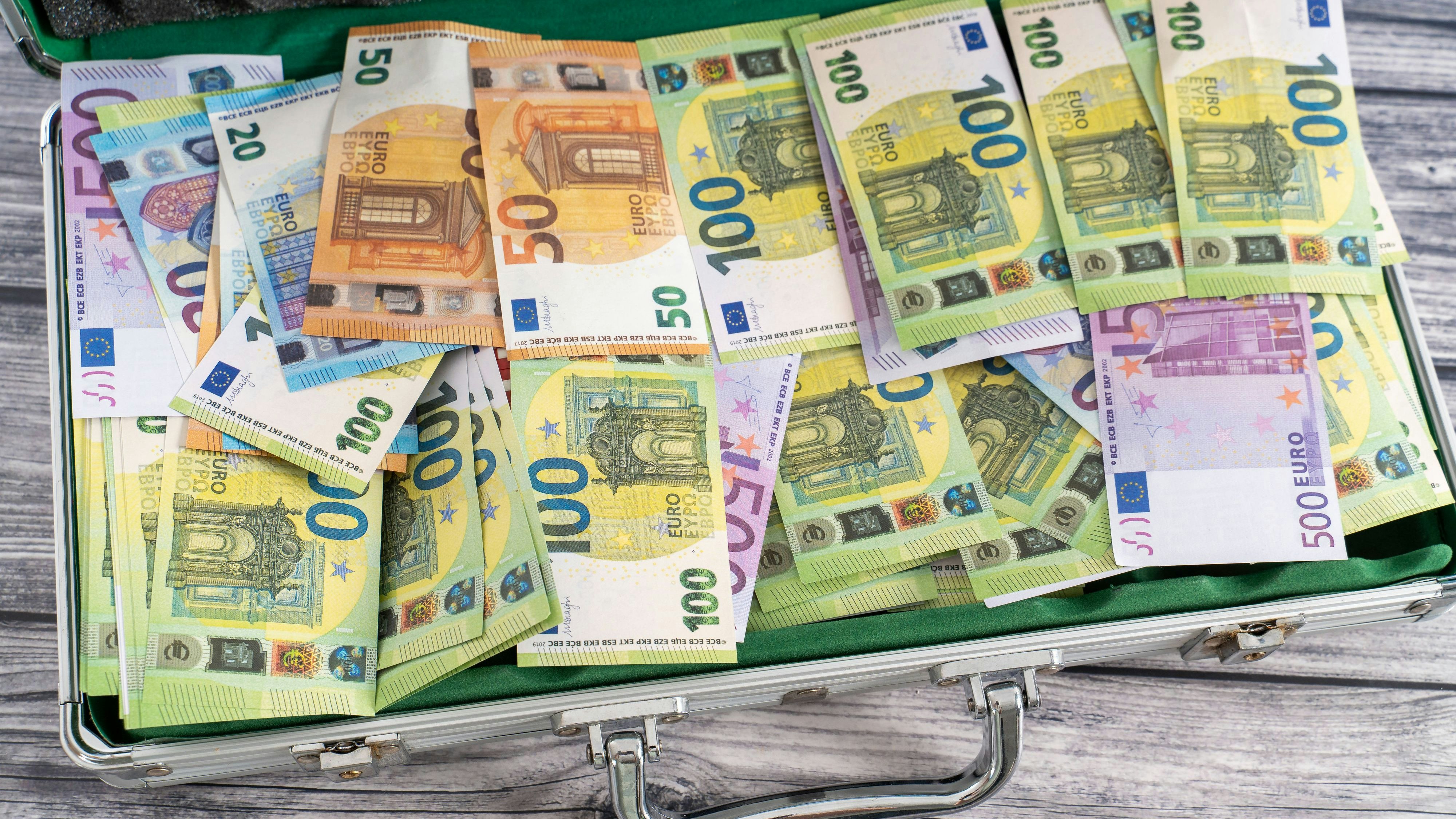 Glückspilz wird noch im alten Jahr zum Multi-Millionär