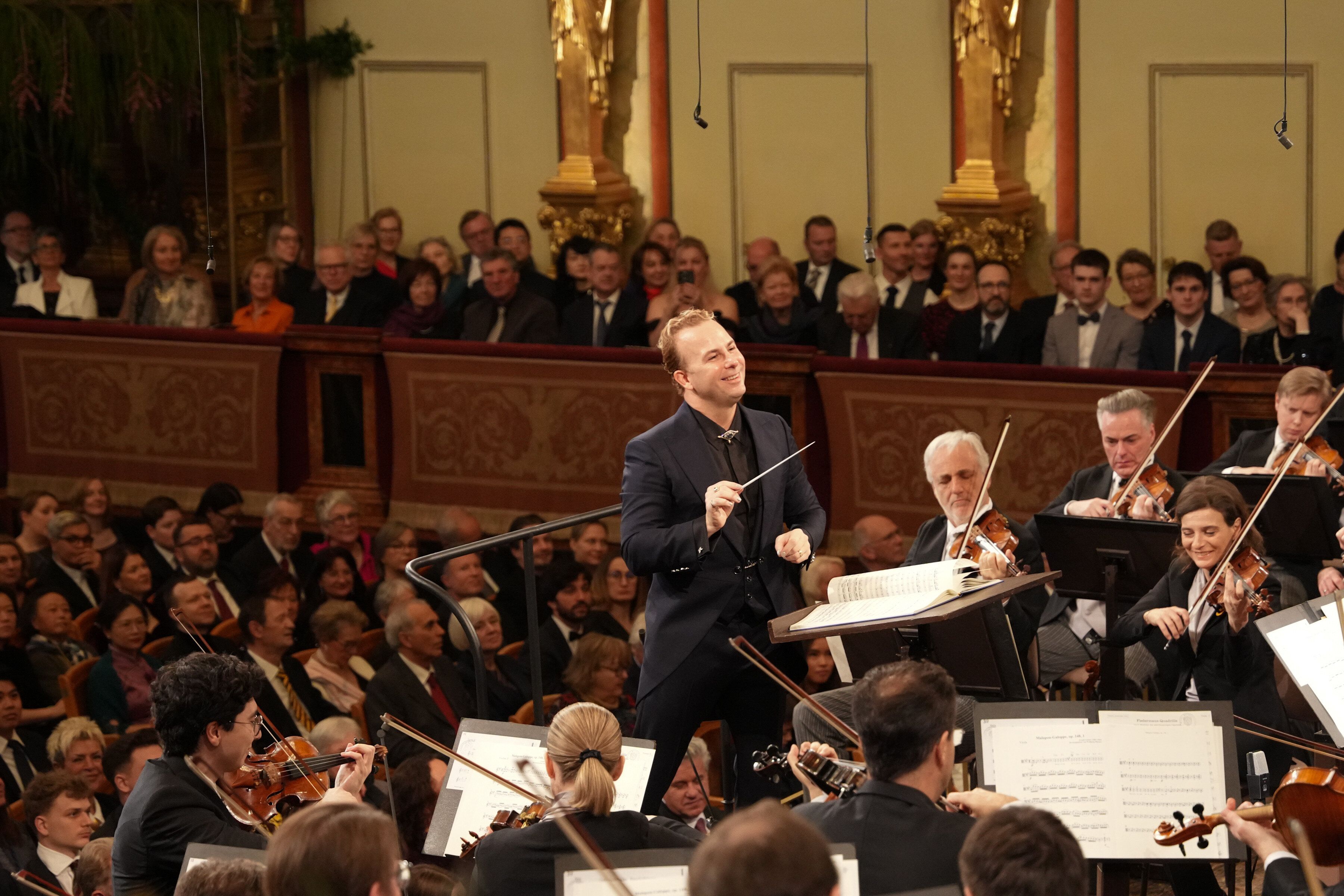 Heute.at - Frischer Lack am Neujahrskonzert: Mutiger Maestro