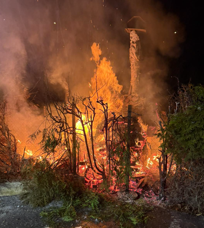 Heute.at - Pizza-Ofen geht in der Nacht plötzlich in Flammen auf