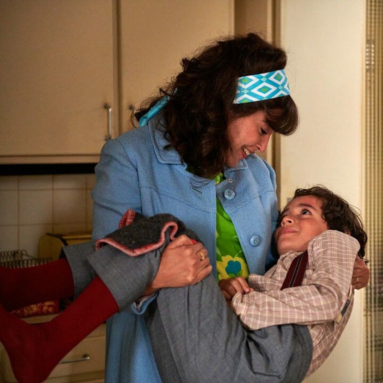 Eine ambitionierte Literaturadaption, ein Film über Frankreichs erstes weibliches Elternpaar und eine herzerwärmende Komödie über die Kraft von Liebe und Familie – und von französischen Chansons. In dieser Kino-Woche kommen frankophile Cineasten voll auf ihre Kosten.