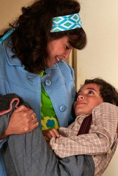 "Ich verspreche dir, du wirst ein wunderbares Leben haben", sagt in "Mit Liebe und Chansons"" Mutter Esther zu ihrem behinderten Sohn Roland – und sie tut alles, damit das auch wahr wird