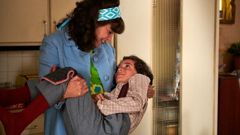 Eine ambitionierte Literaturadaption, ein Film über Frankreichs erstes weibliches Elternpaar und eine herzerwärmende Komödie über die Kraft von Liebe und Familie – und von französischen Chansons. In dieser Kino-Woche kommen frankophile Cineasten voll auf ihre Kosten.