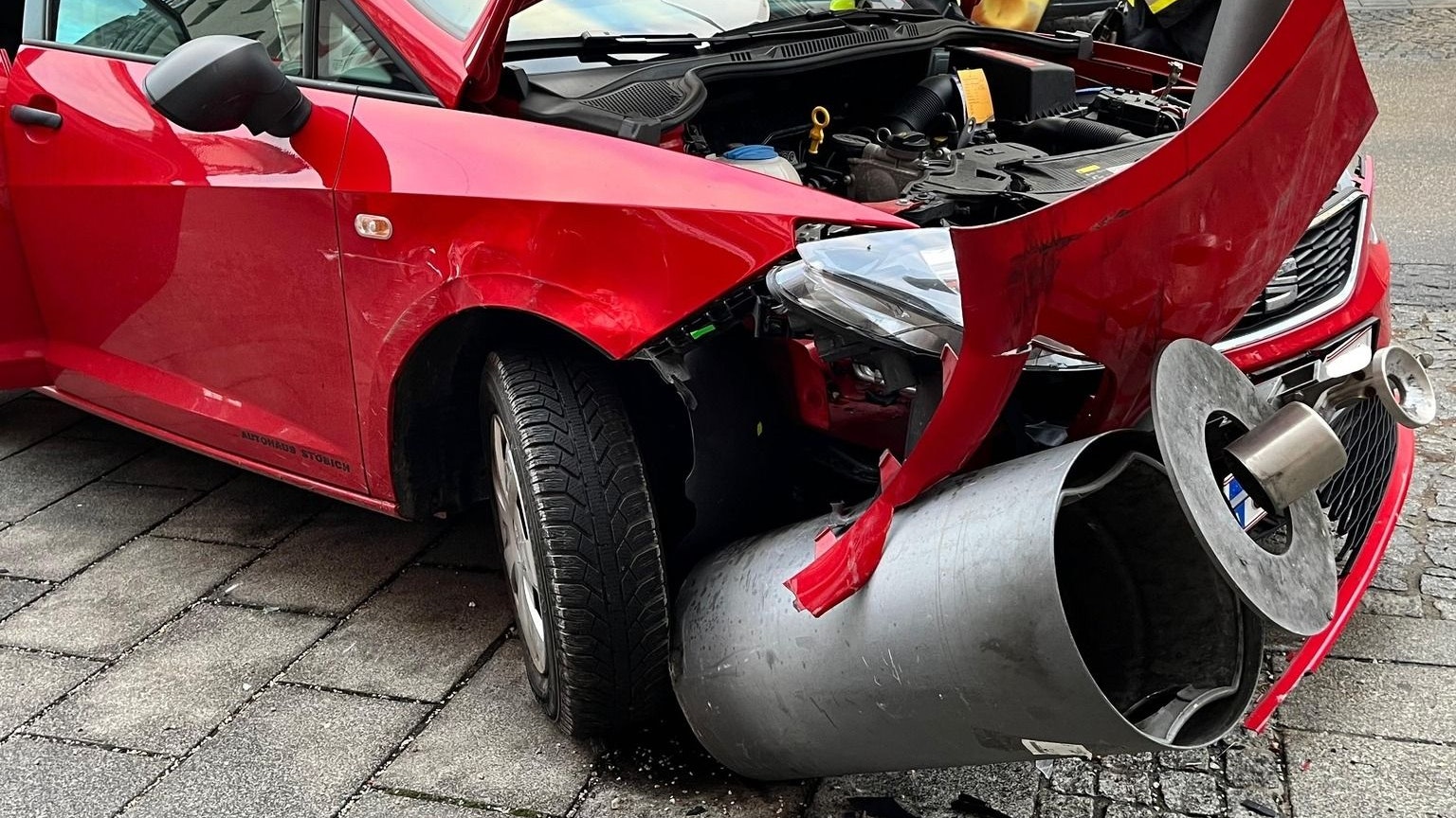 Die Seniorin verwechselte laut Polizei Gas und Bremse.