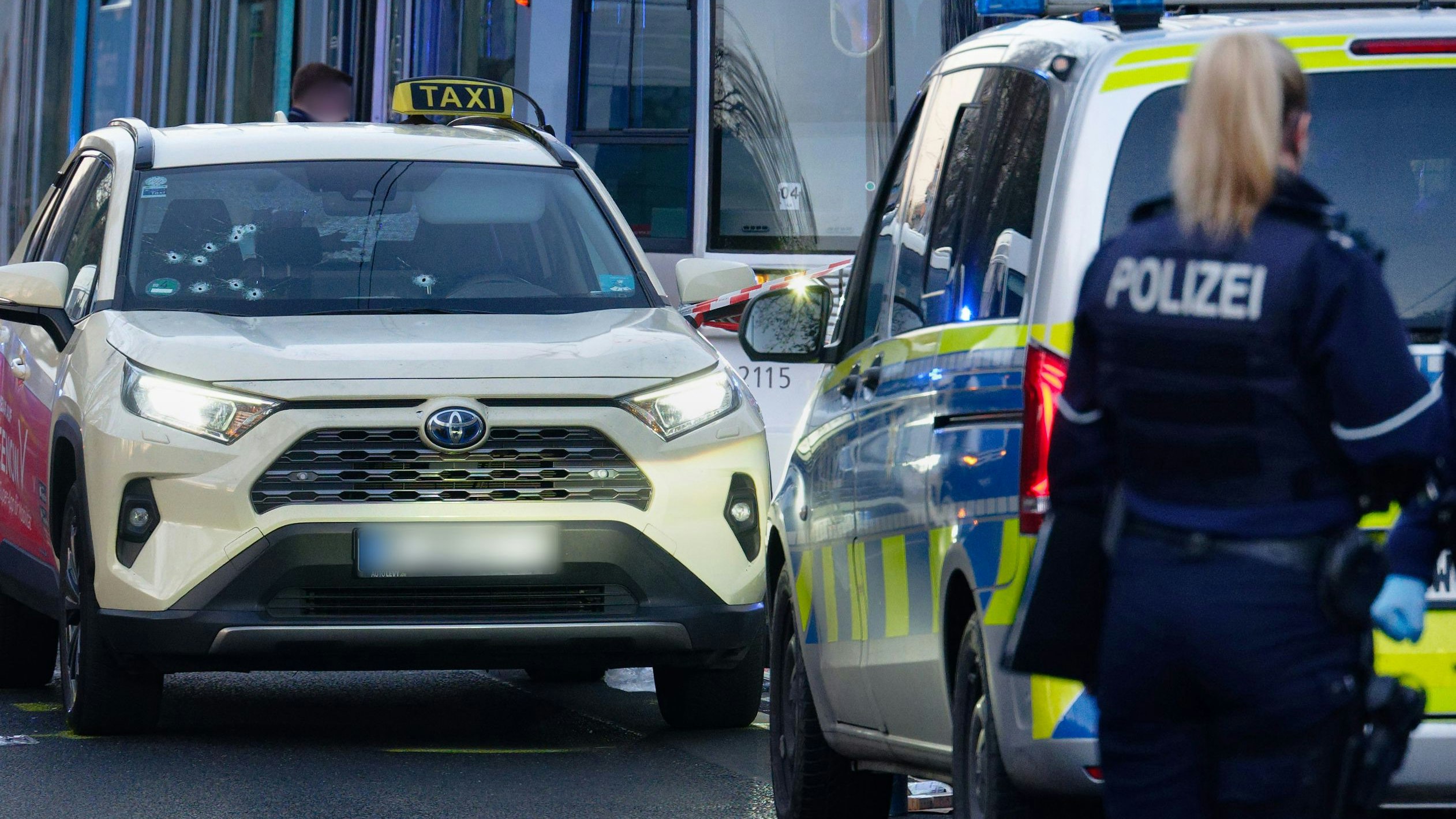 Heute.at - Schüsse auf Taxi – Mann von Kugeln durchsiebt