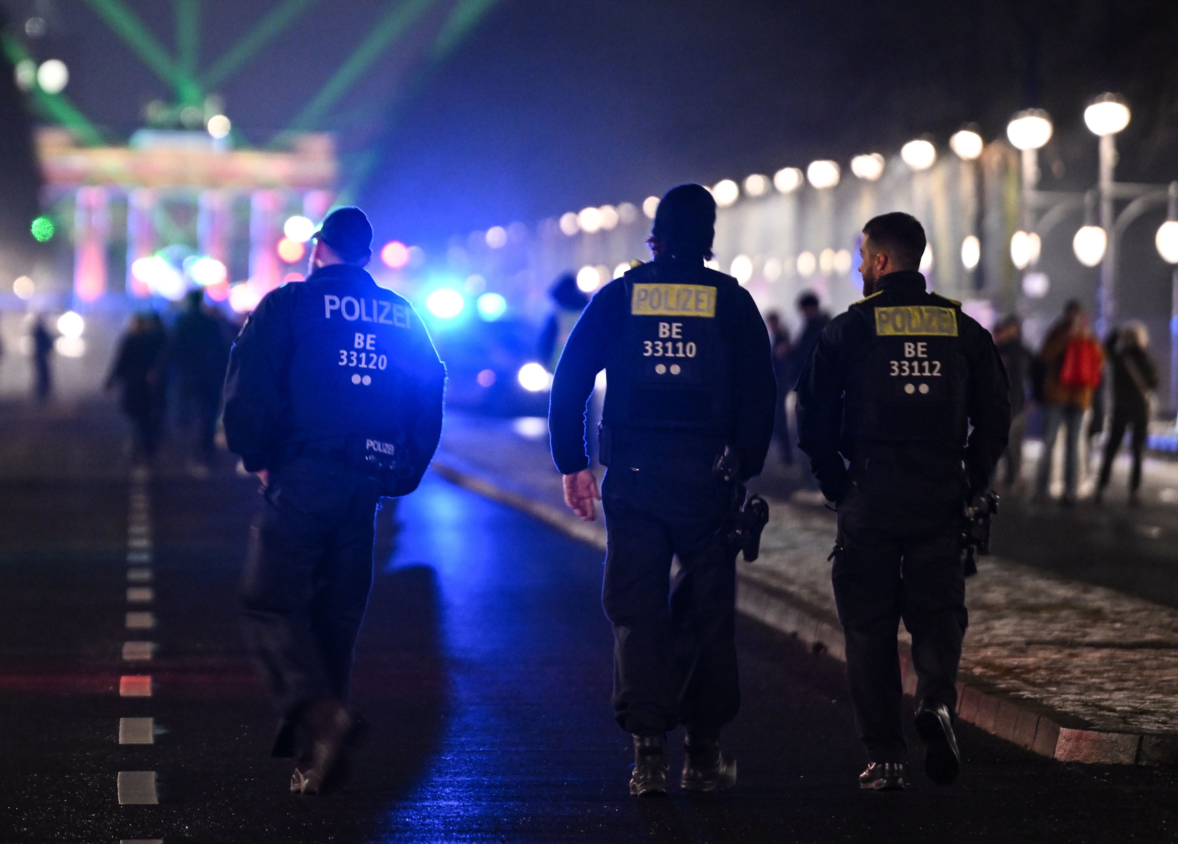 Heute.at - Eskalation zu Silvester: Raketen auf Polizei gefeuert