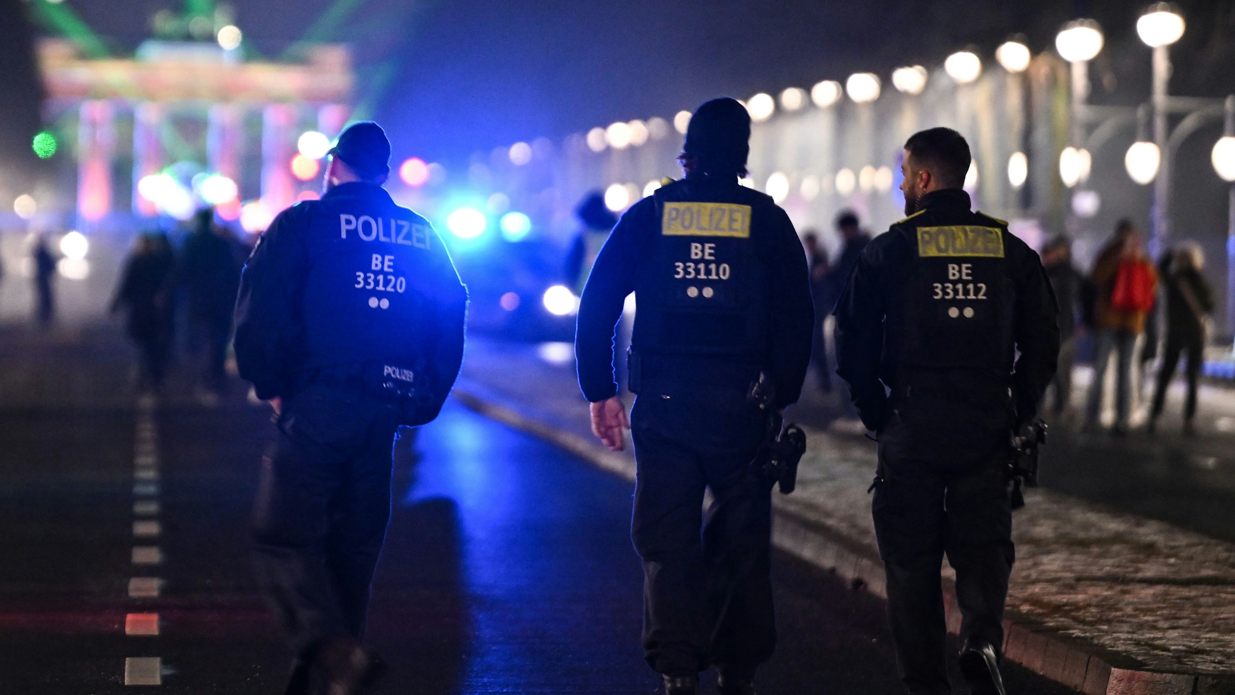 Eskalation zu Silvester: Raketen auf Polizei gefeuert