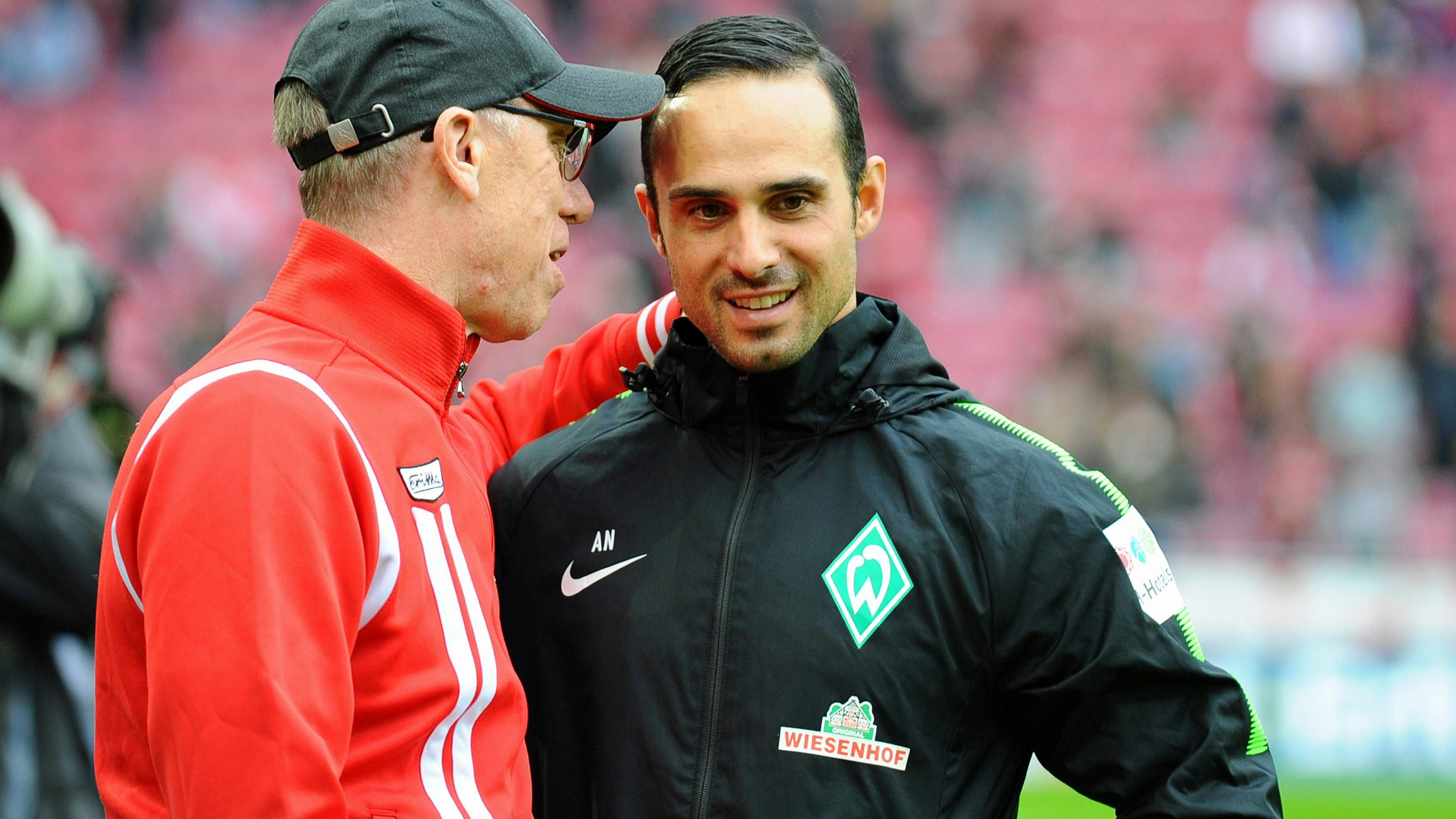 Heute.at - Ex-Bundesliga-Trainer brät bei McDonald's jetzt Burger