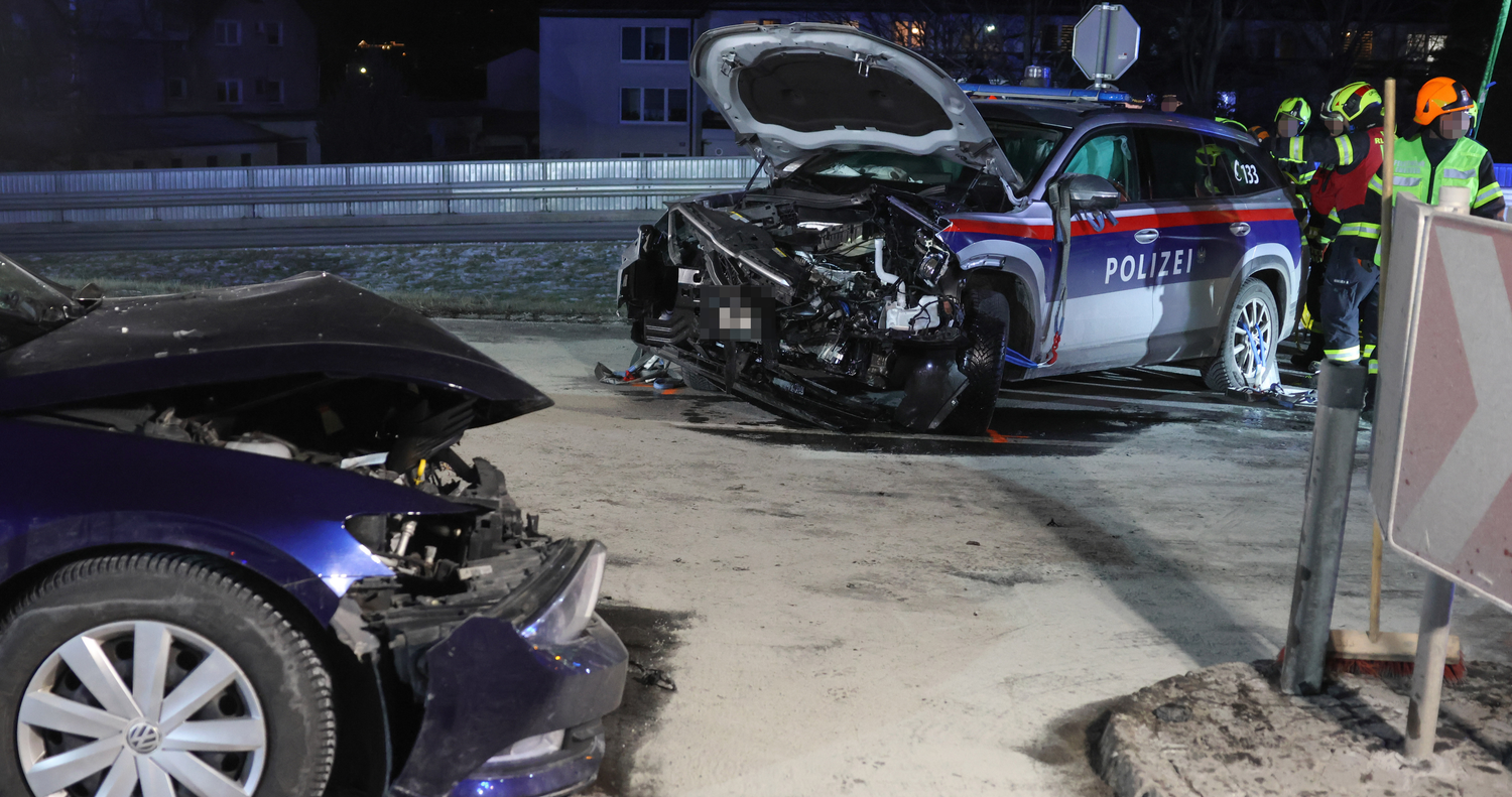 Heute.at - Polizeiauto kracht frontal in Pkw – vier Verletzte