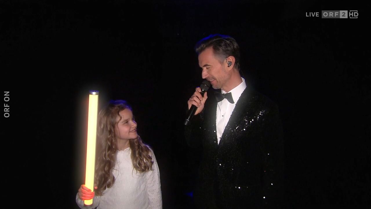 Erst ab dieser Szene sahen alle "Schlagerbooom"-Zuseher dasselbe - im ORF sah man zuvor noch etwas anderes zum Start der Silbereisen-Show.