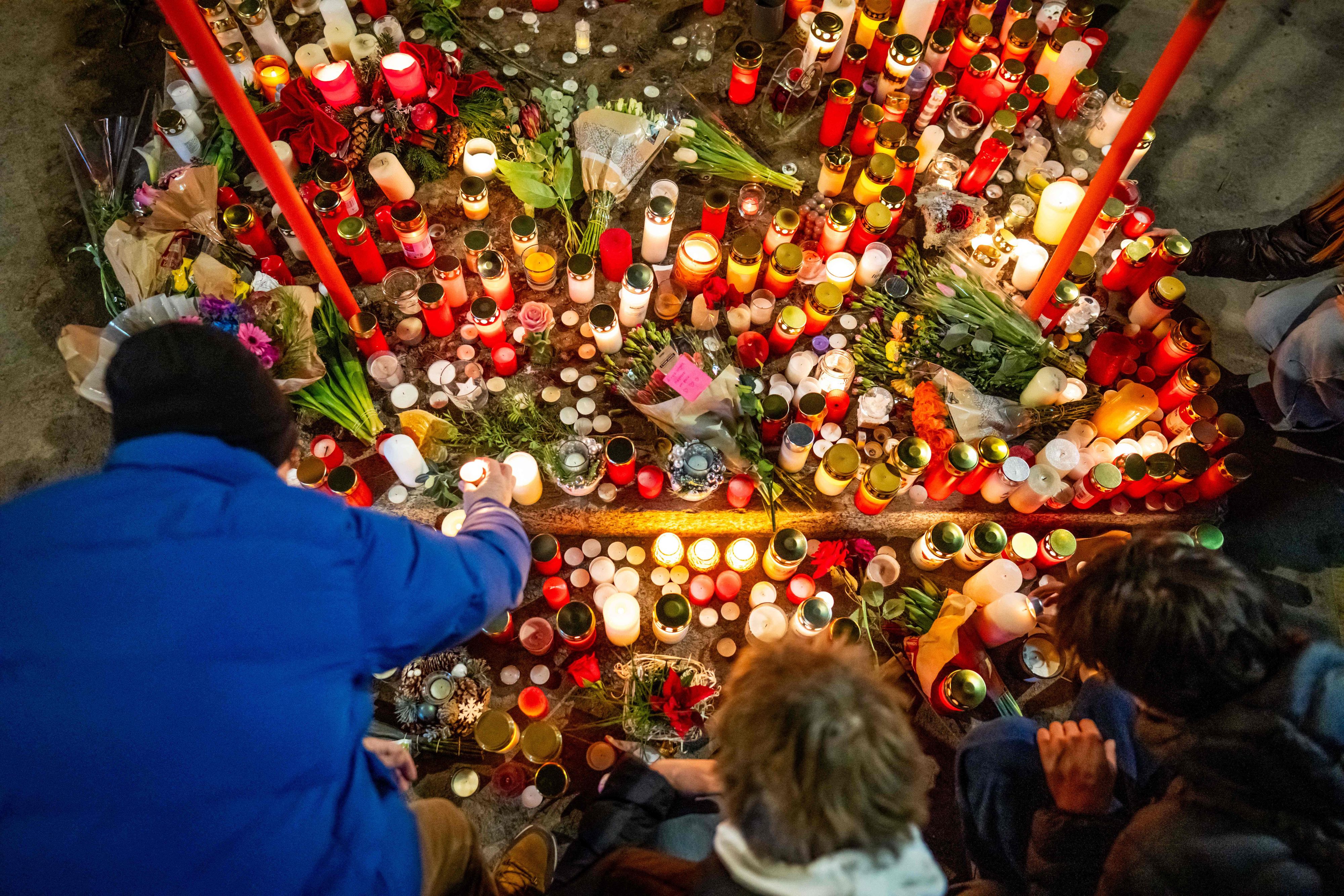 Ein Lichtermeer erinnert an die Katastrophe zu Silvester