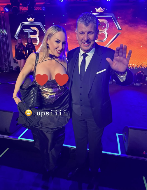 Beim Selfie mit Semino Rossi verrutschte Lydias Top plötzlich.