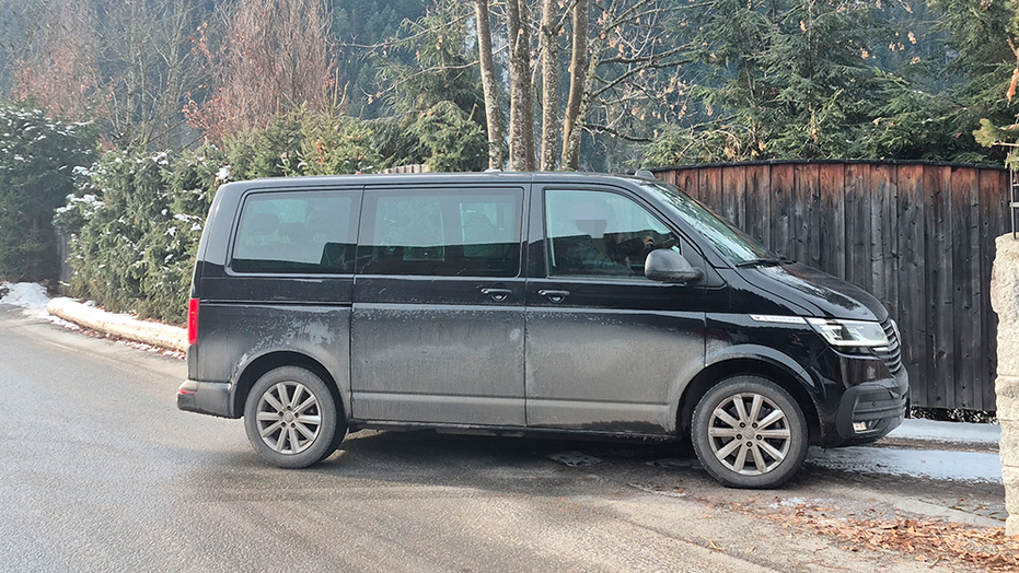 Vom Häfn abgeholt – Grasser soll im VW-Bus gelegen sein