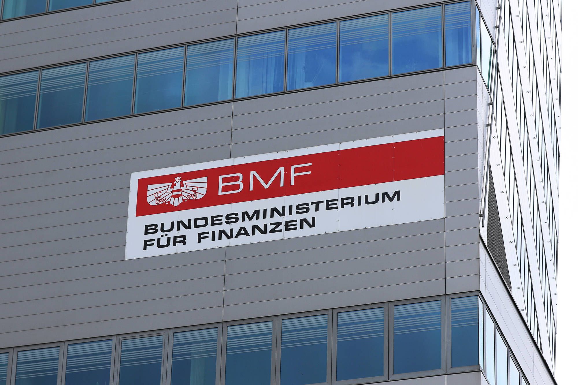 Heute.at - 350 Mio. Euro kassiert: Finanz jagt Steuerbetrug mit KI