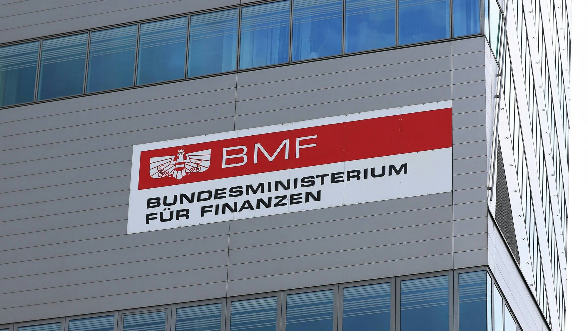 Heute.at - 350 Mio. Euro kassiert: Finanz jagt Steuerbetrug mit KI