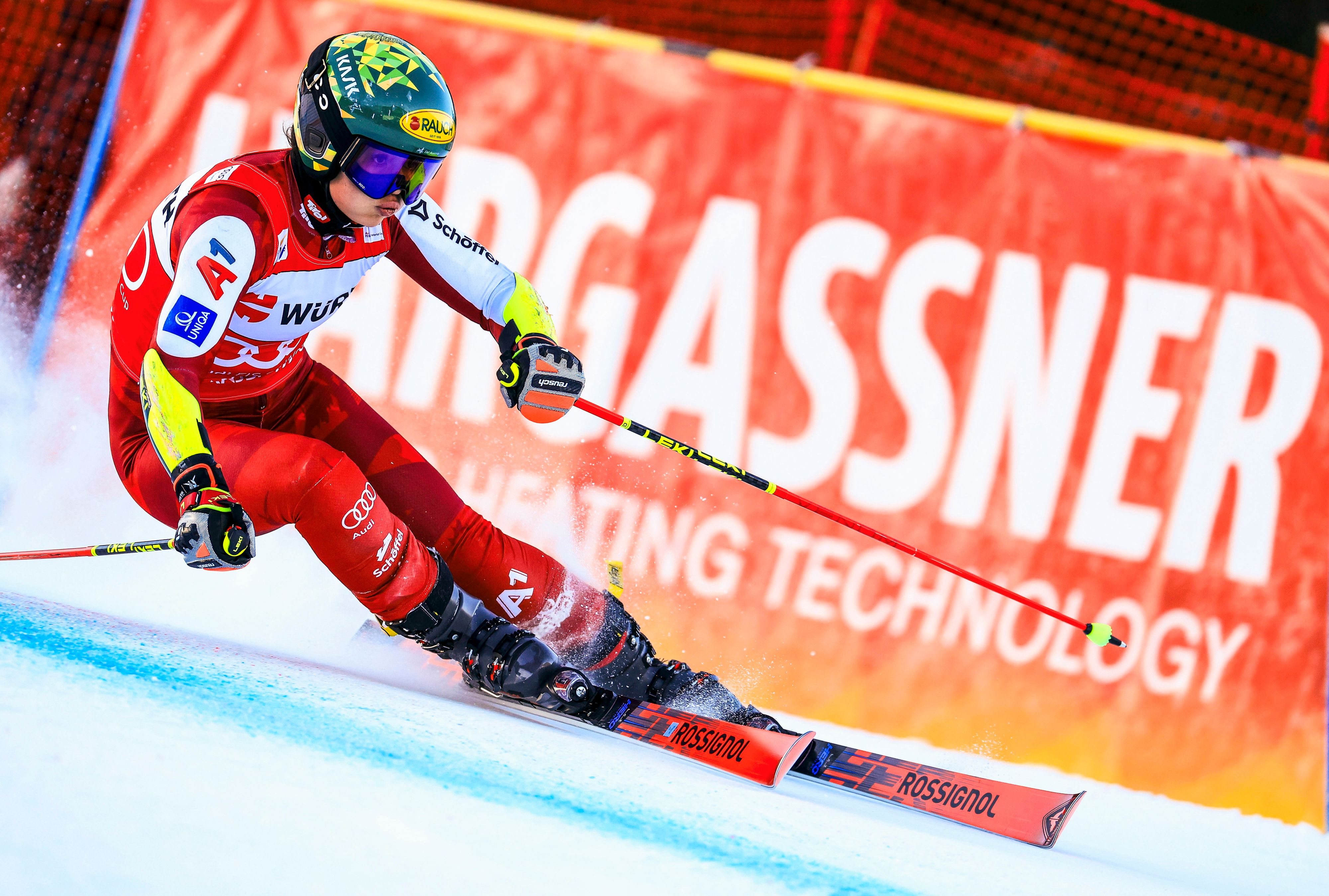 Julia Scheib schaut von Rennen zu Rennen.