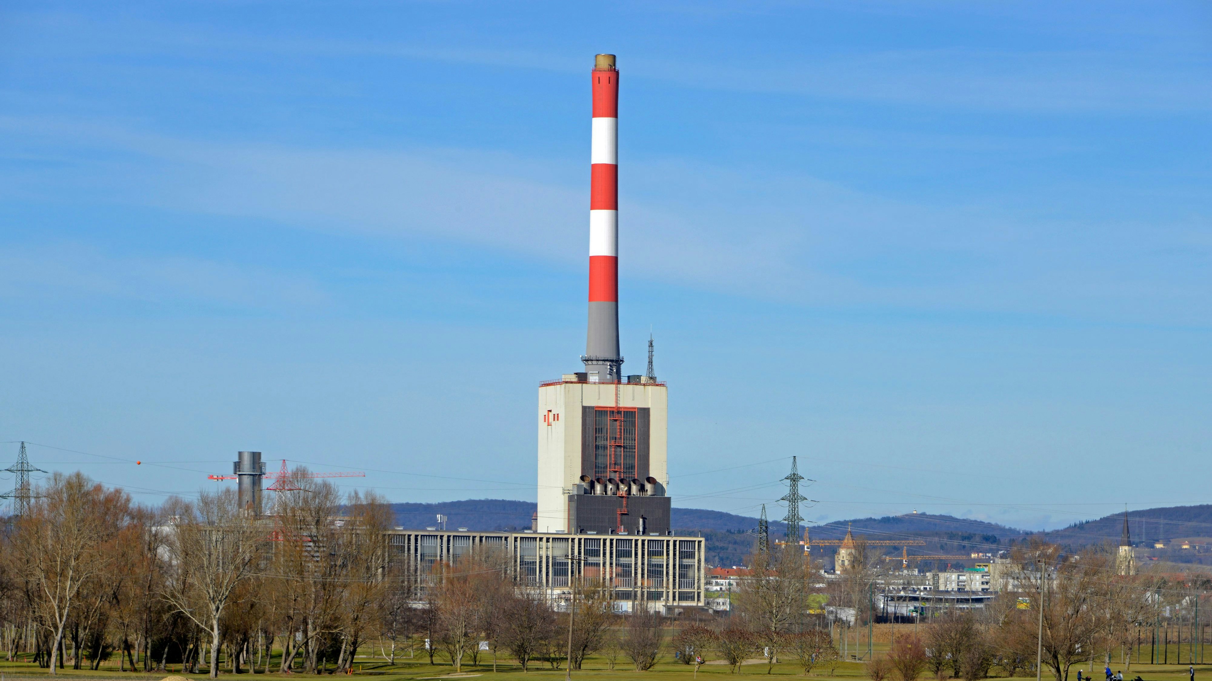Heute.at - 160-Meter-Turm beim Kraftwerk Korneuburg wird gesprengt