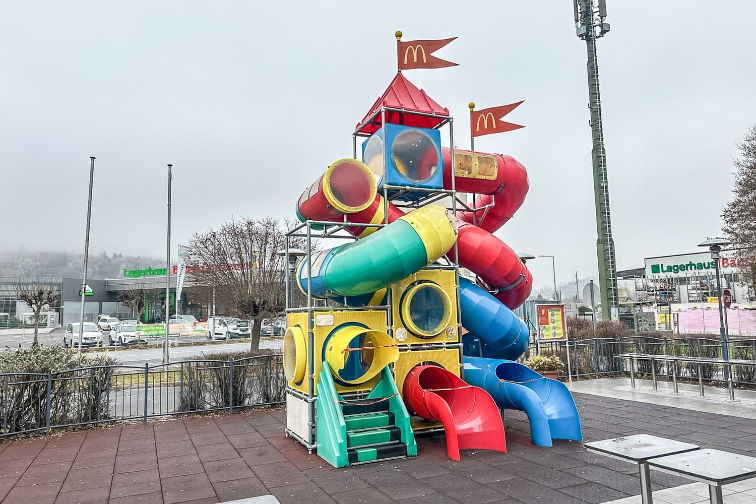 Heute.at - Spielturm & Fritteuse – McDonald’s versteigert Inventar