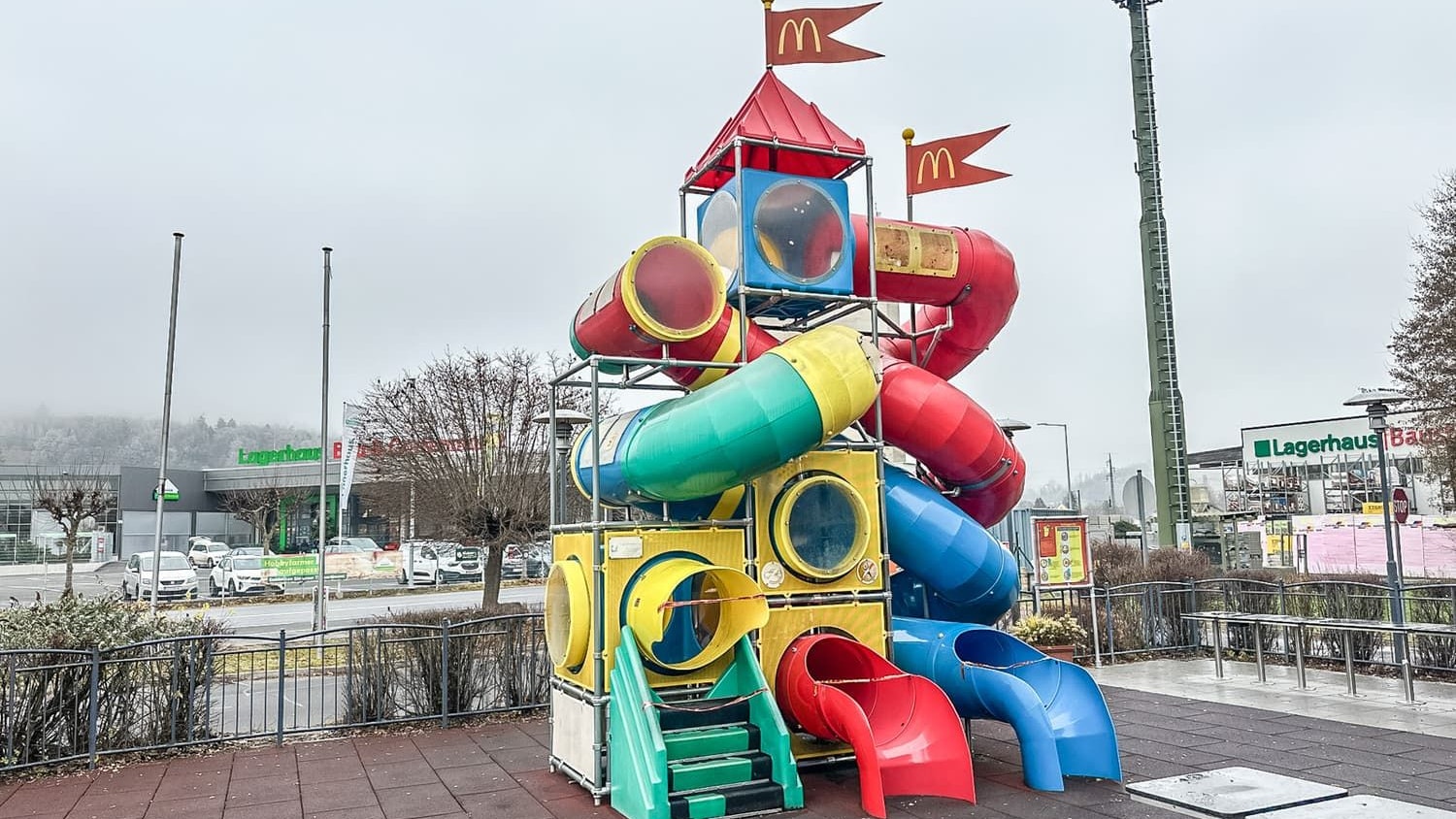 Heute.at - Spielturm & Fritteuse – McDonald’s versteigert Inventar