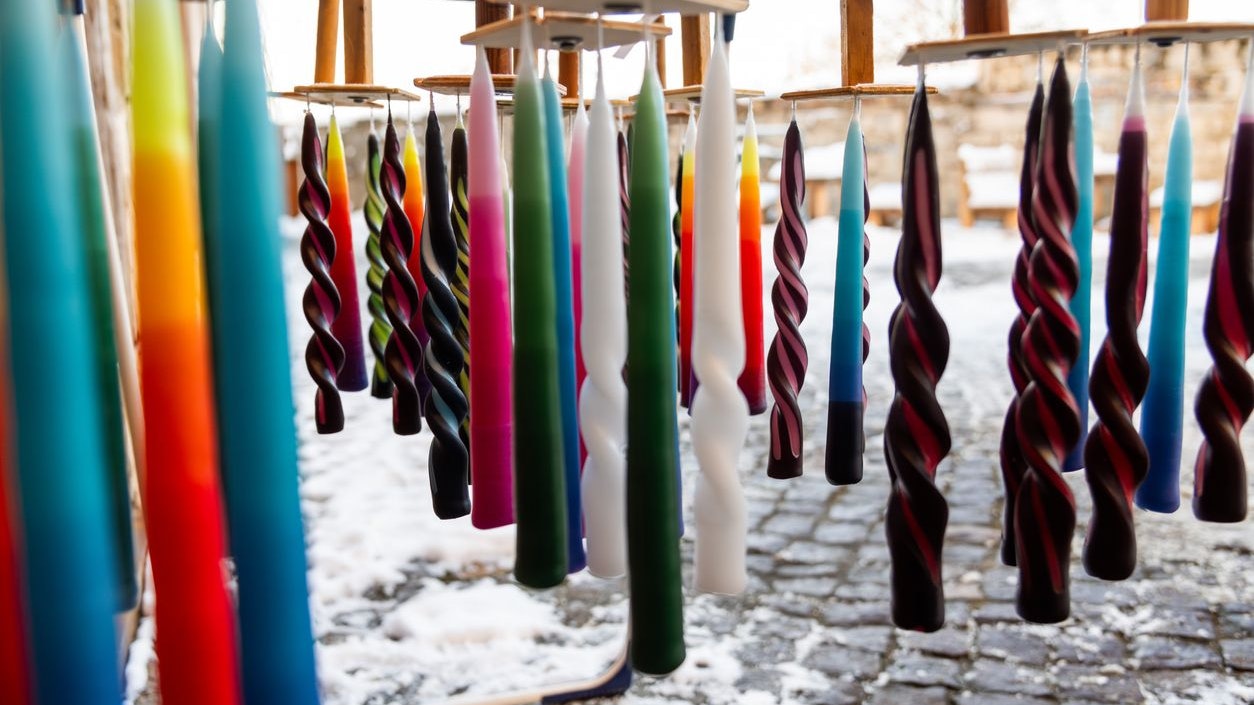 Heute.at - Genial! Wieso du Salz in deine Kerzen kippen solltest