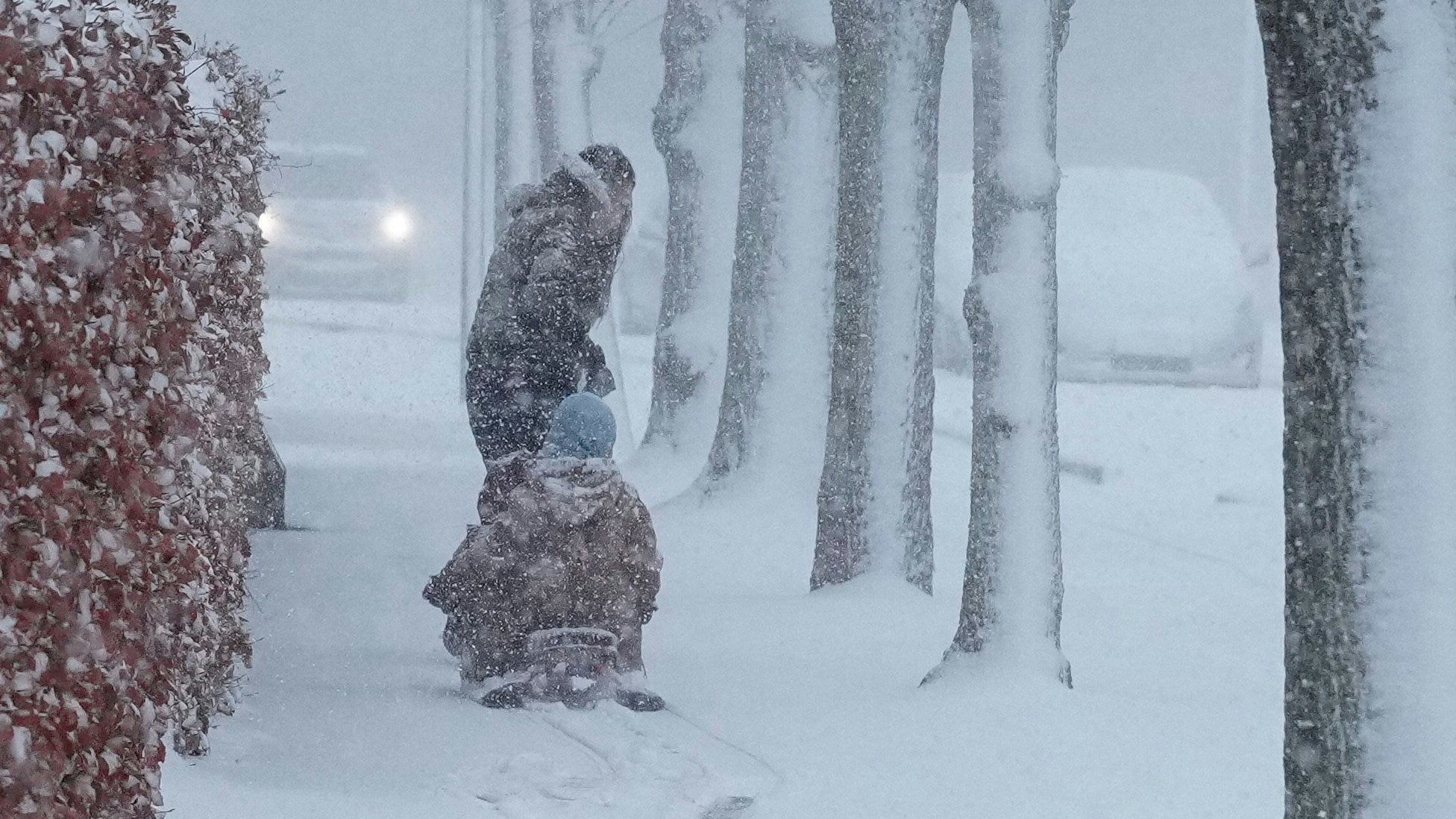 Heute.at - Flüge gestrichen, Schulen dicht! Schnee-Chaos in Europa