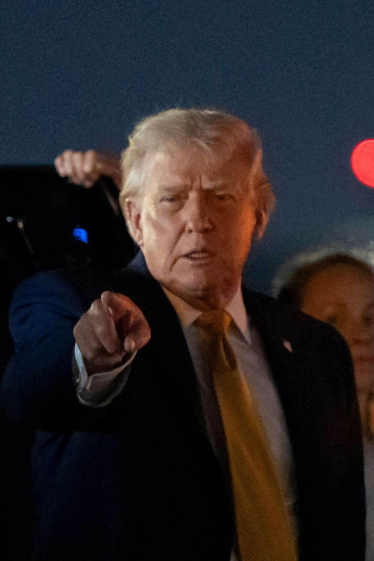 Präsident Donald Trump vor dem Abflug mit der Air Force One vom Palm Beach International Airport