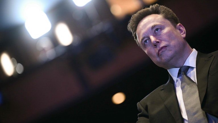 Die Menschheit wendet sich neuen Zielen zu — der Besiedelung des Mars. Die Oberflächen-Temperatur am roten Planeten soll um 30 Grad erhöht werden, dann könnte man die Evolution im Schnelldurchlauf durchspielen. Die Idee hat nicht nur glühende Anhänger.