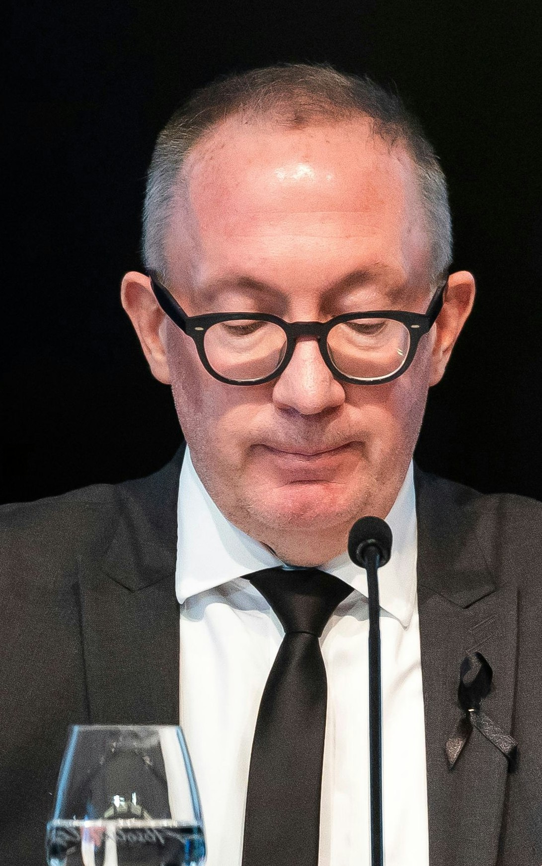 40 Tote in Feuer-Bar, aber Gemeinde sieht sich selbst als Opfer