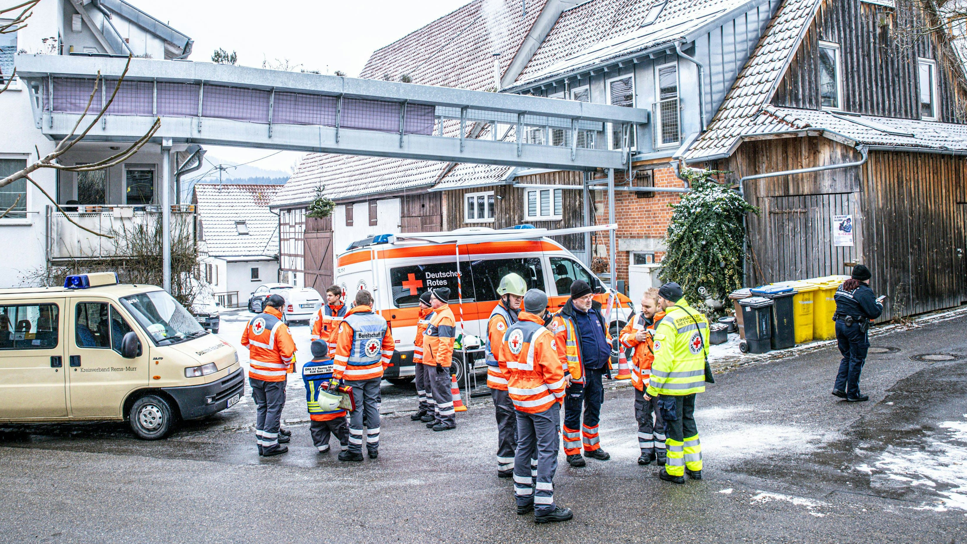 Heute.at - 5 Sanitäter und Opfer bei Rettungseinsatz verschüttet