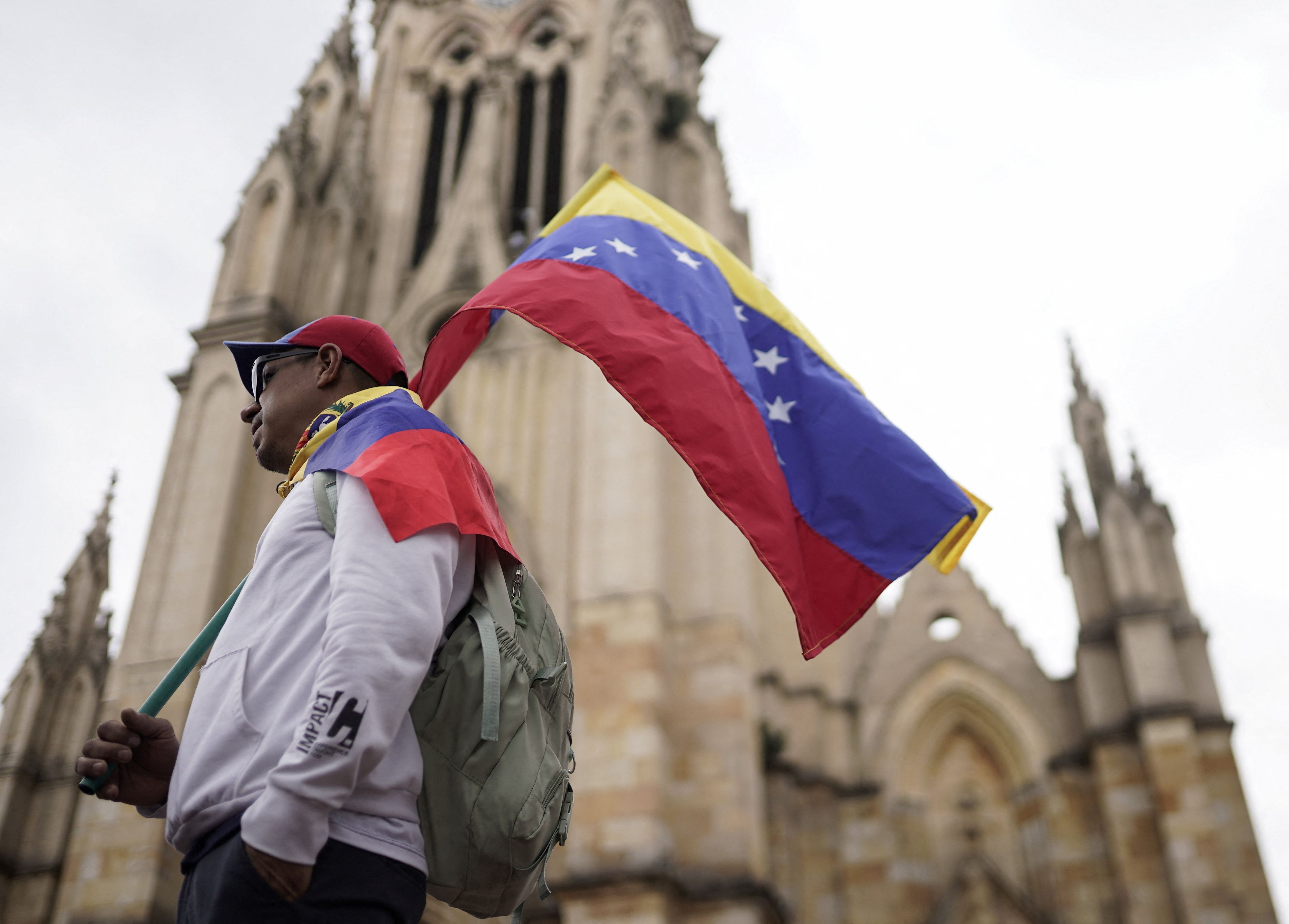 Warum pochen wir so vehement auf die Einhaltung des Völkerrechts zugunsten eines Regimes, das die Rechte seines eigenen Volkes über Jahre hinweg mit Füßen getreten hat?