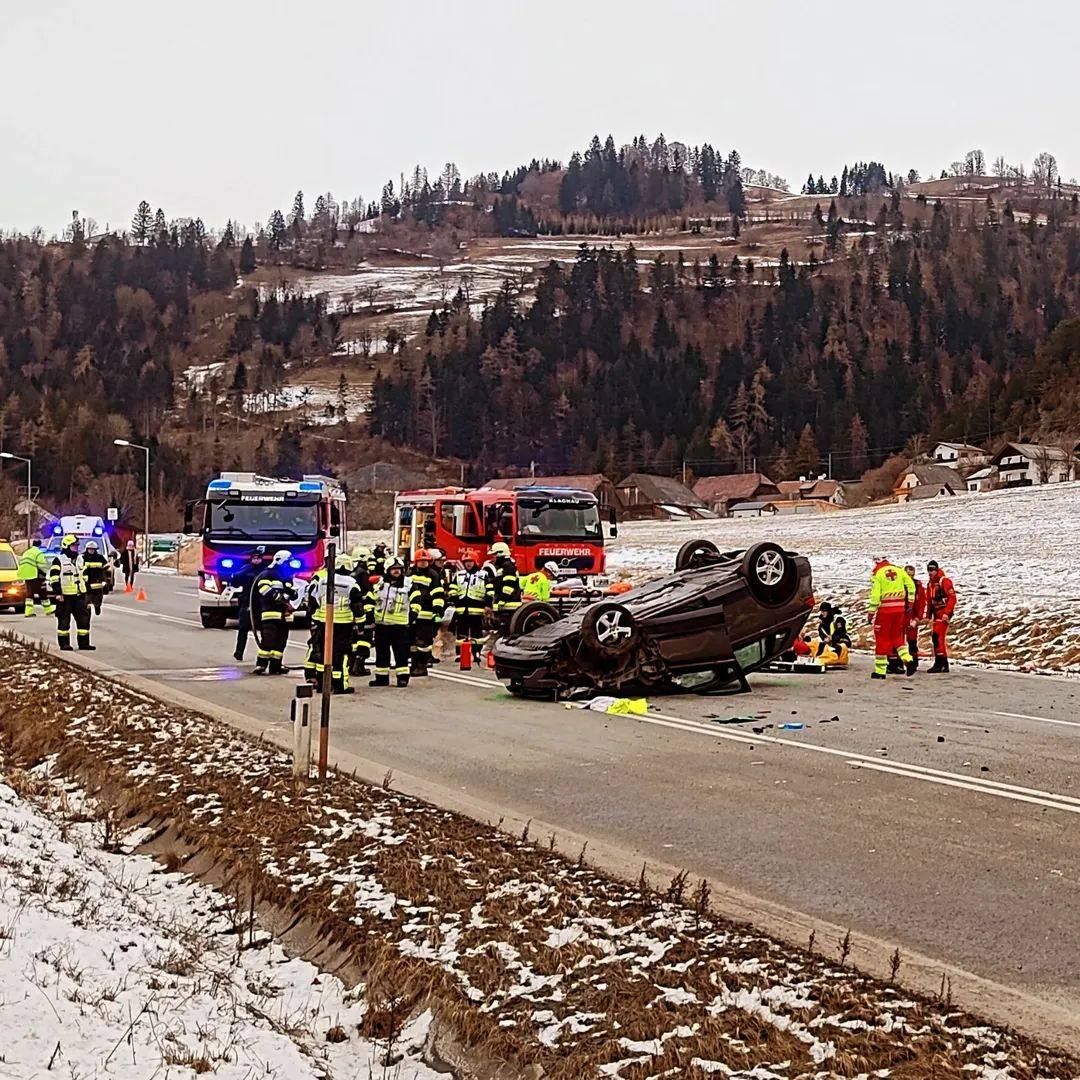 Heute.at - Auffahrunfall nach Panne – Auto lag nach Crash auf Dach