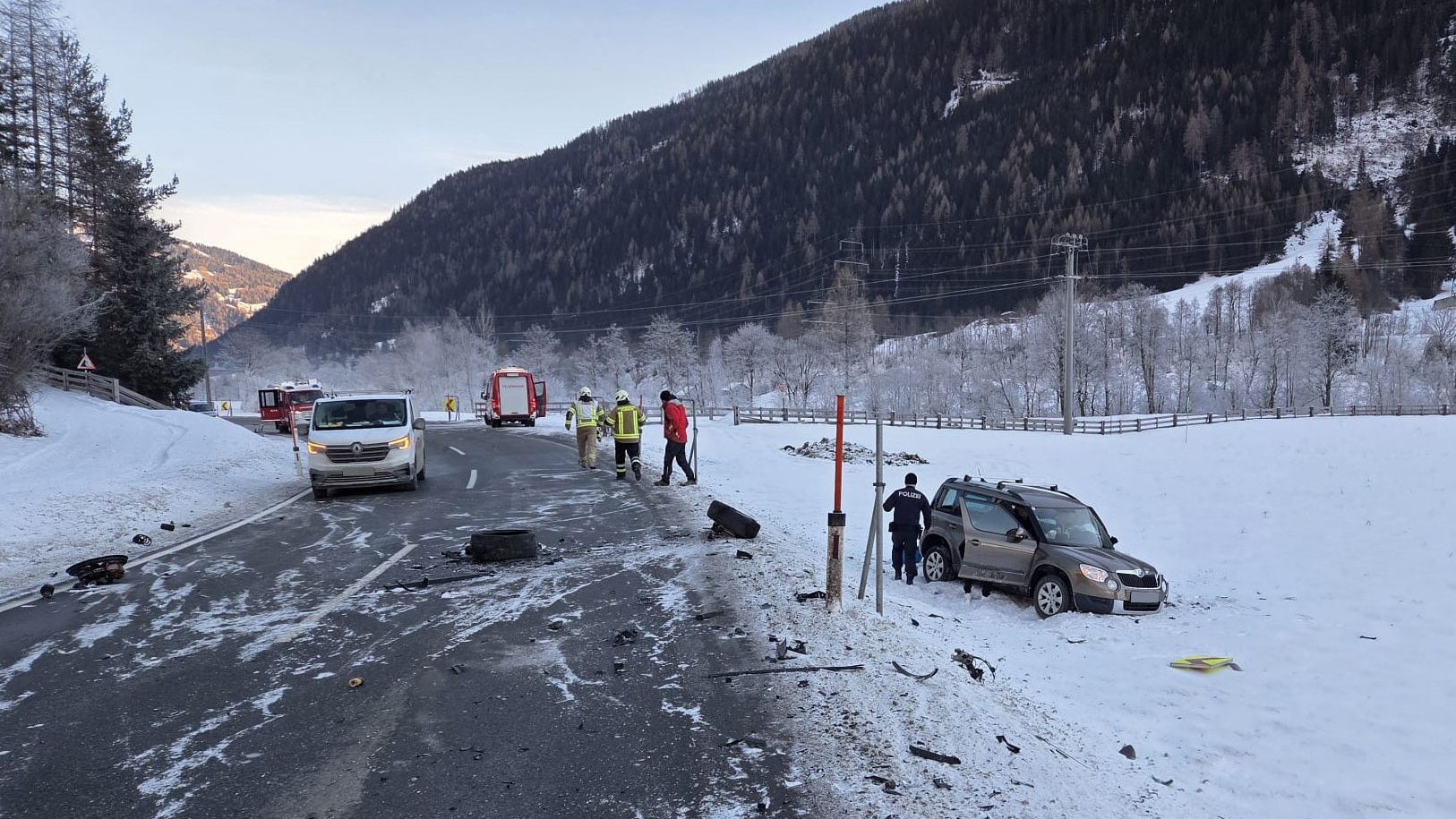 Heute.at - Stundenlange Sperre – Drei Verletzte bei Frontalcrash